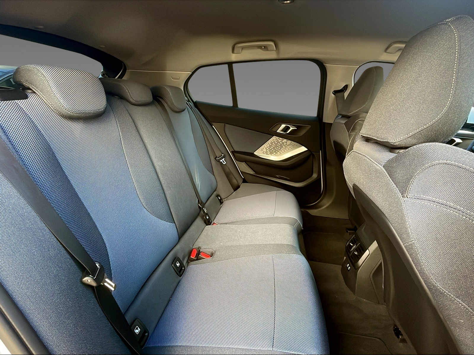 BMW 120i M Sport Pro Steptronic-image-8