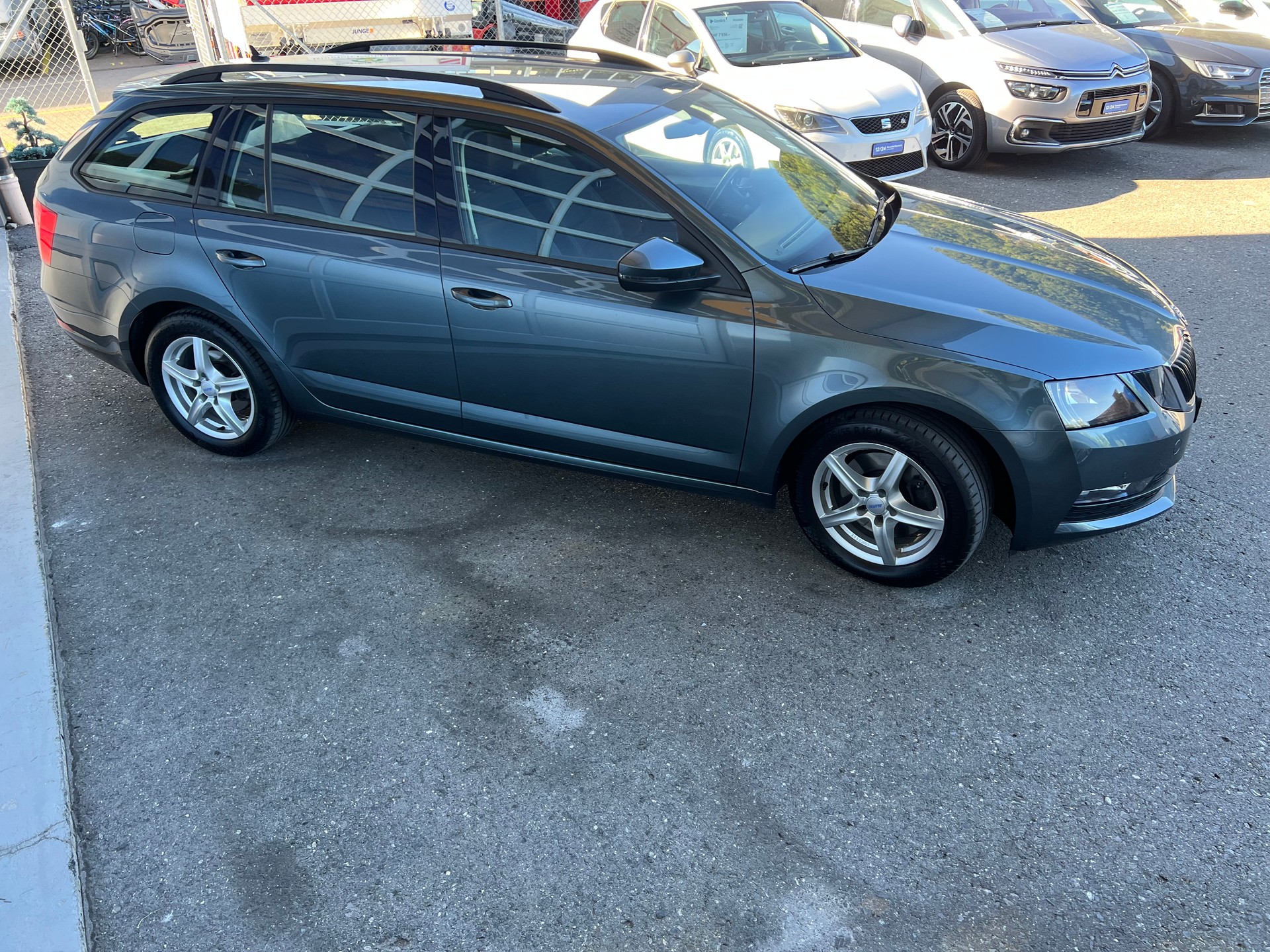 SKODA Octavia Combi 2.0 TDI Ambition 4x4 DSG *** Navigation * Klima * AHK 1800 kg. * frisch ab MFK * 1 Jahr Garantie möglich **-showroom-element-2