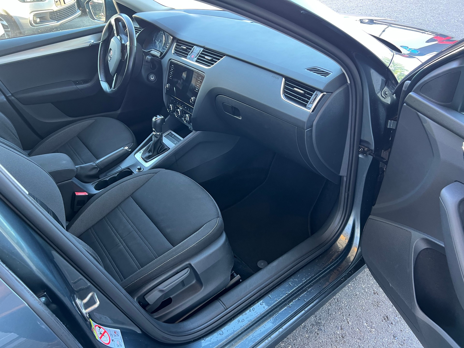 SKODA Octavia Combi 2.0 TDI Ambition 4x4 DSG *** Navigation * Klima * AHK 1800 kg. * frisch ab MFK * 1 Jahr Garantie möglich **-image-10