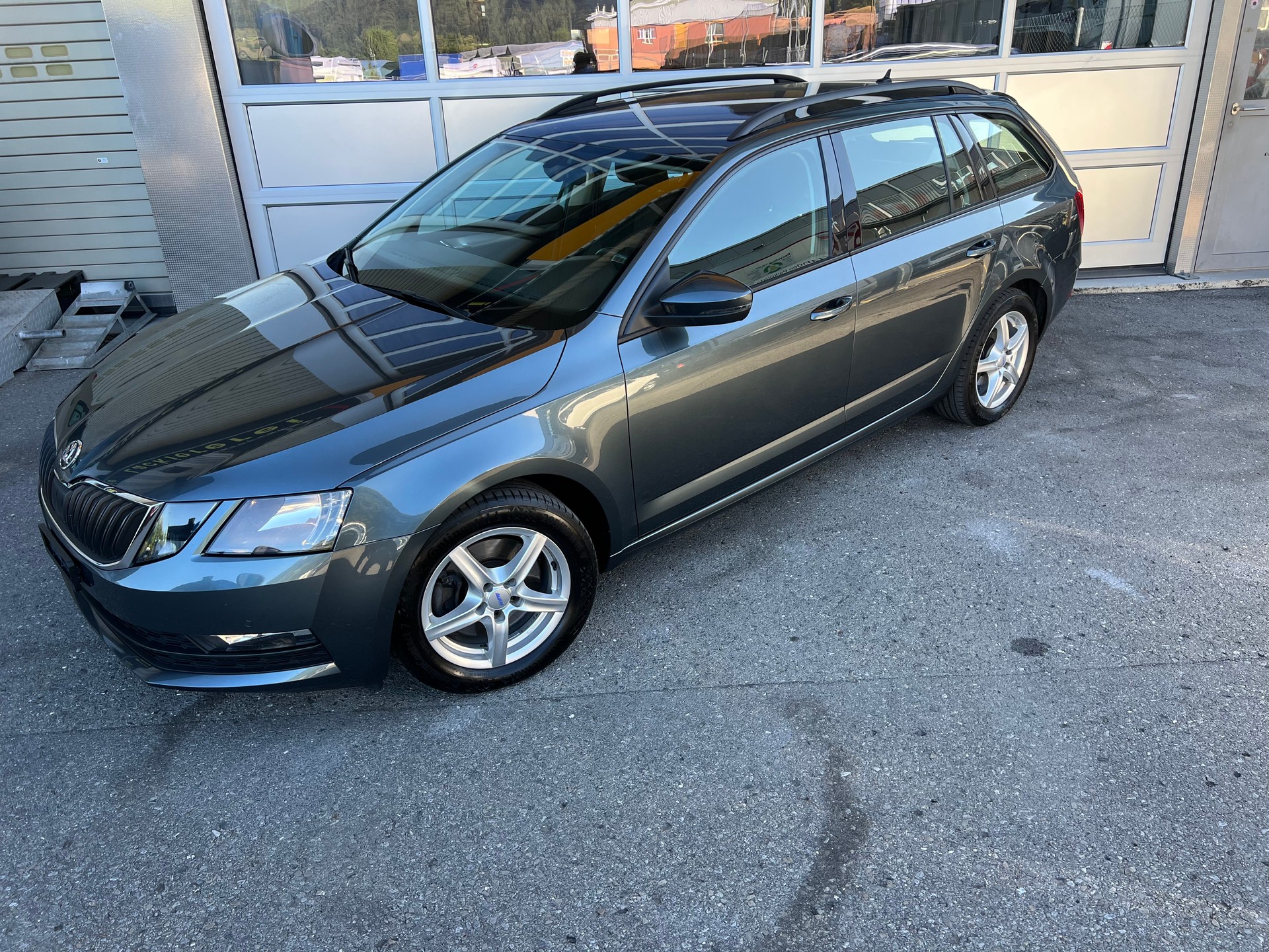 SKODA Octavia Combi 2.0 TDI Ambition 4x4 DSG *** Navigation * Klima * AHK 1800 kg. * frisch ab MFK * 1 Jahr Garantie möglich **-image-4