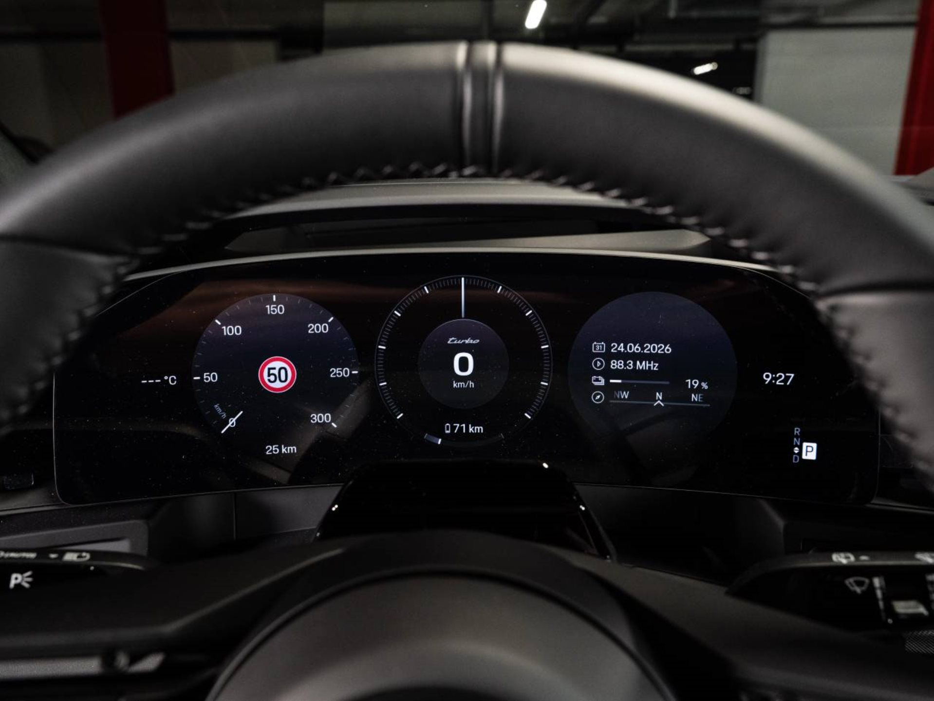 PORSCHE Cayenne Turbo Electric-image-11
