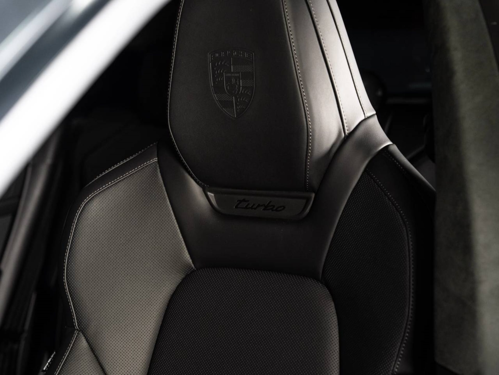 PORSCHE Cayenne Turbo Electric-image-15