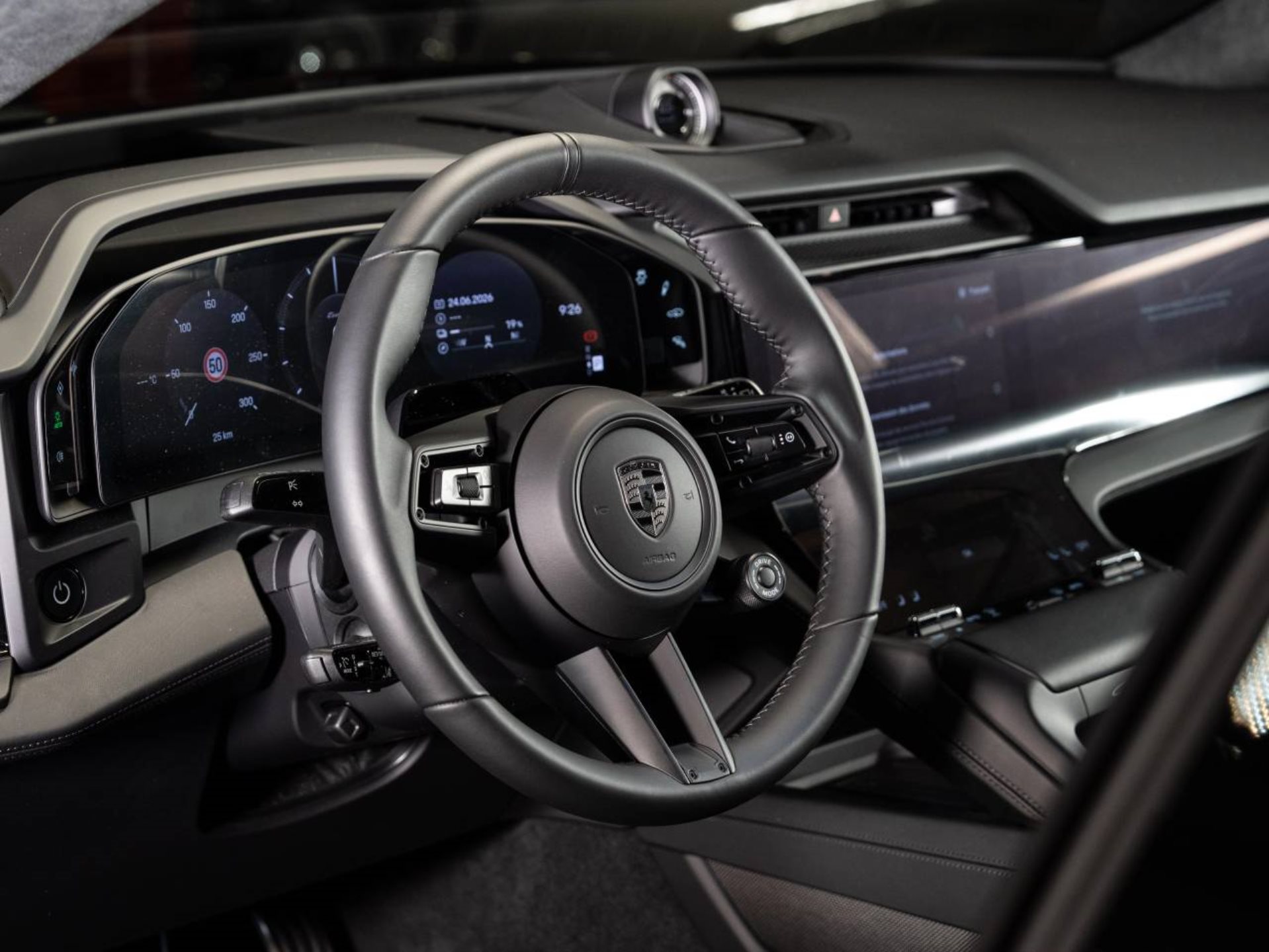 PORSCHE Cayenne Turbo Electric-image-4