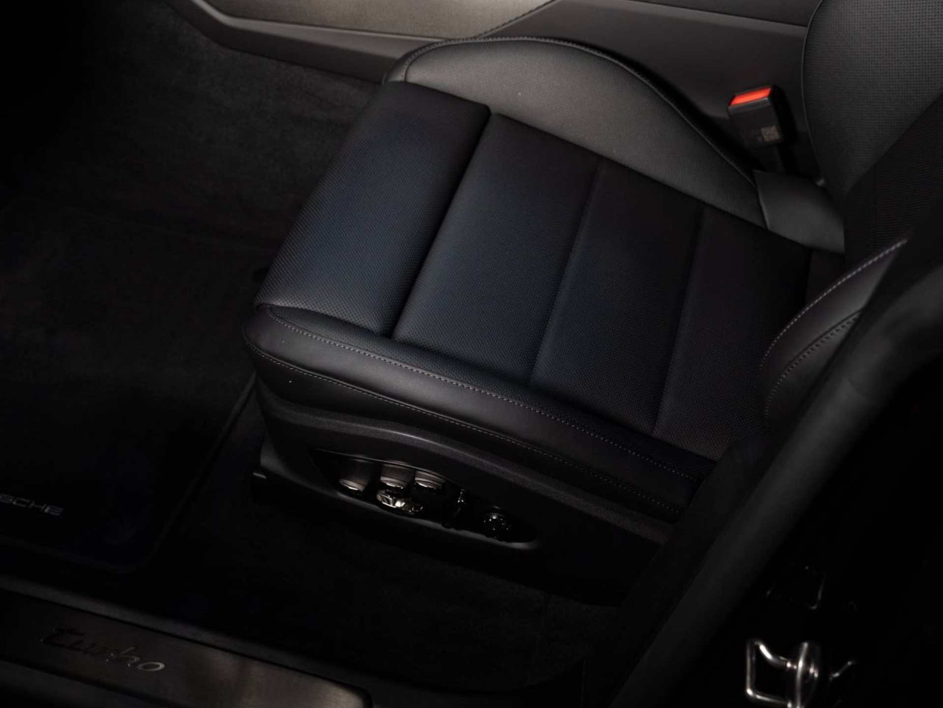PORSCHE Cayenne Turbo Electric-image-14