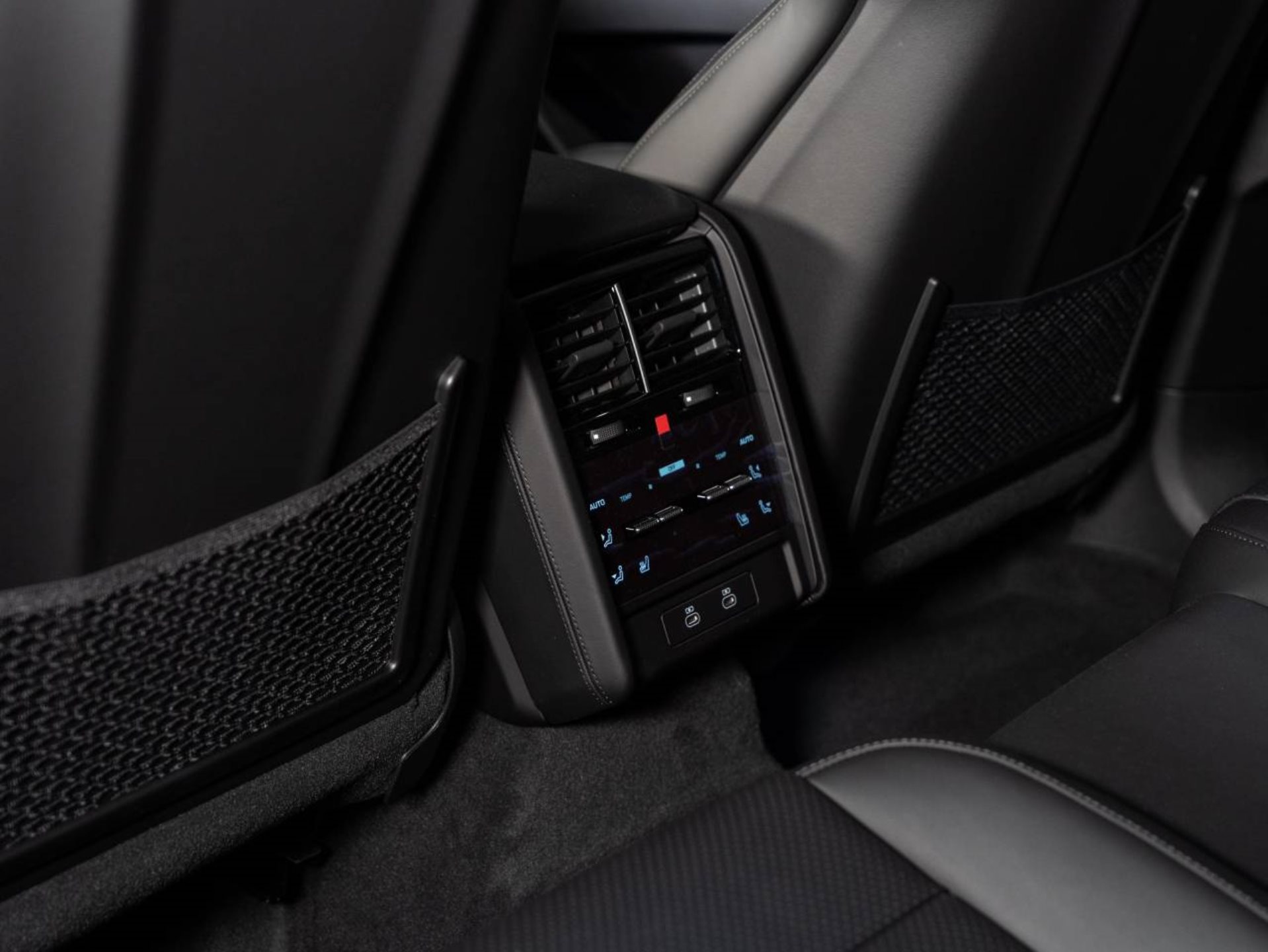 PORSCHE Cayenne Turbo Electric-image-16