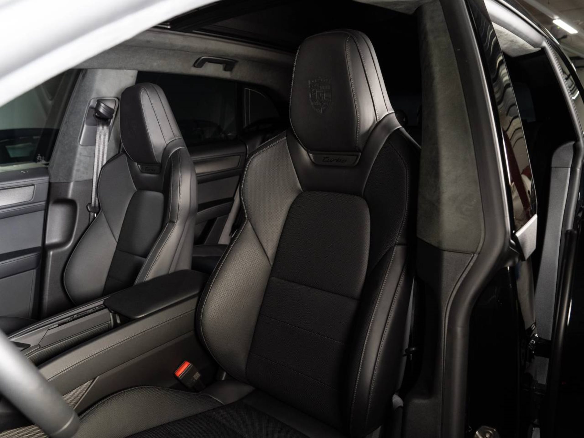 PORSCHE Cayenne Turbo Electric-image-8
