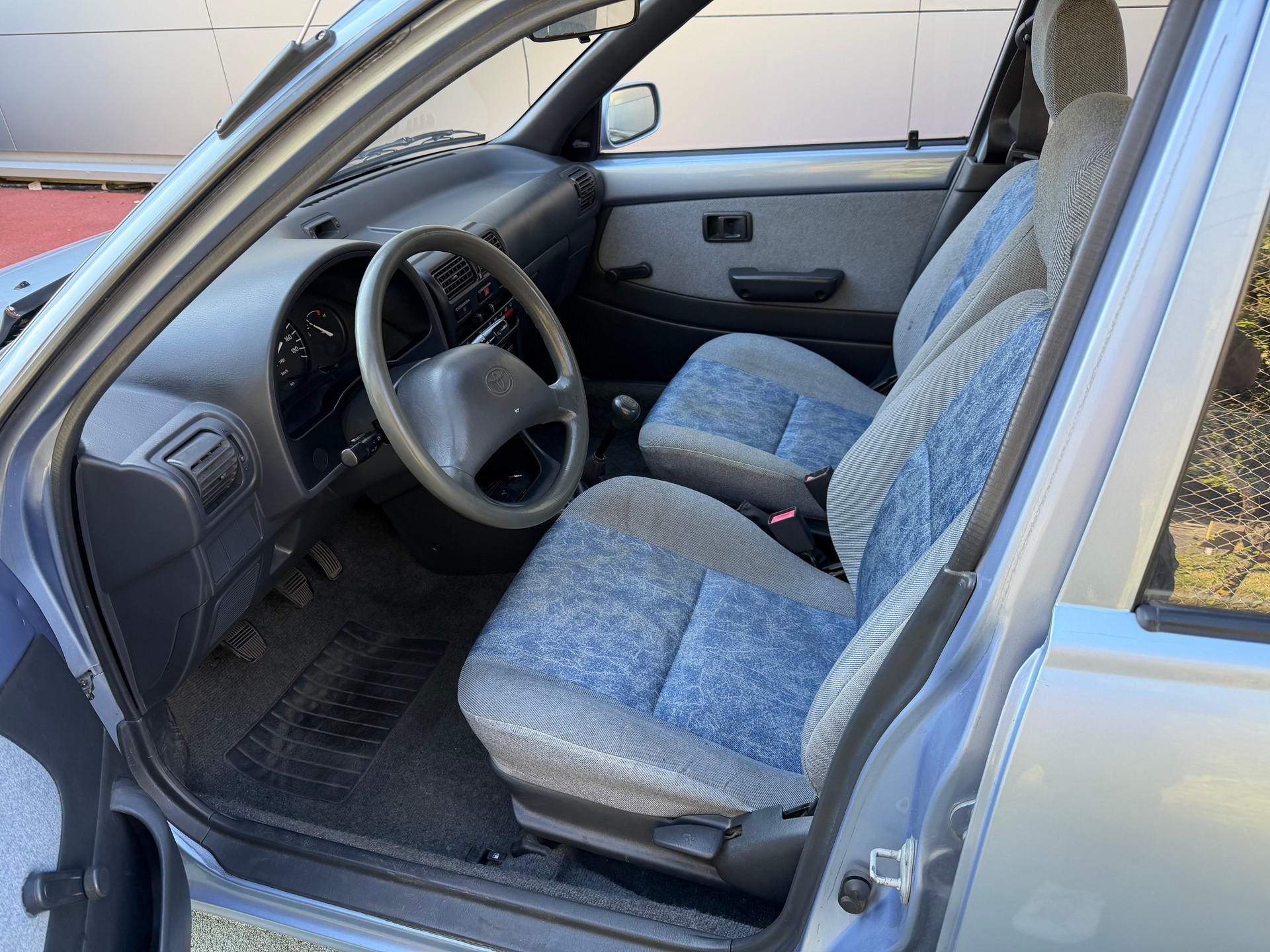 TOYOTA Starlet 1.3 XLi Dance-image-8