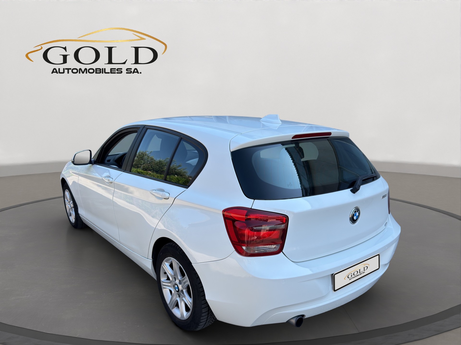 BMW 116i Urban Line Steptronic-image-8
