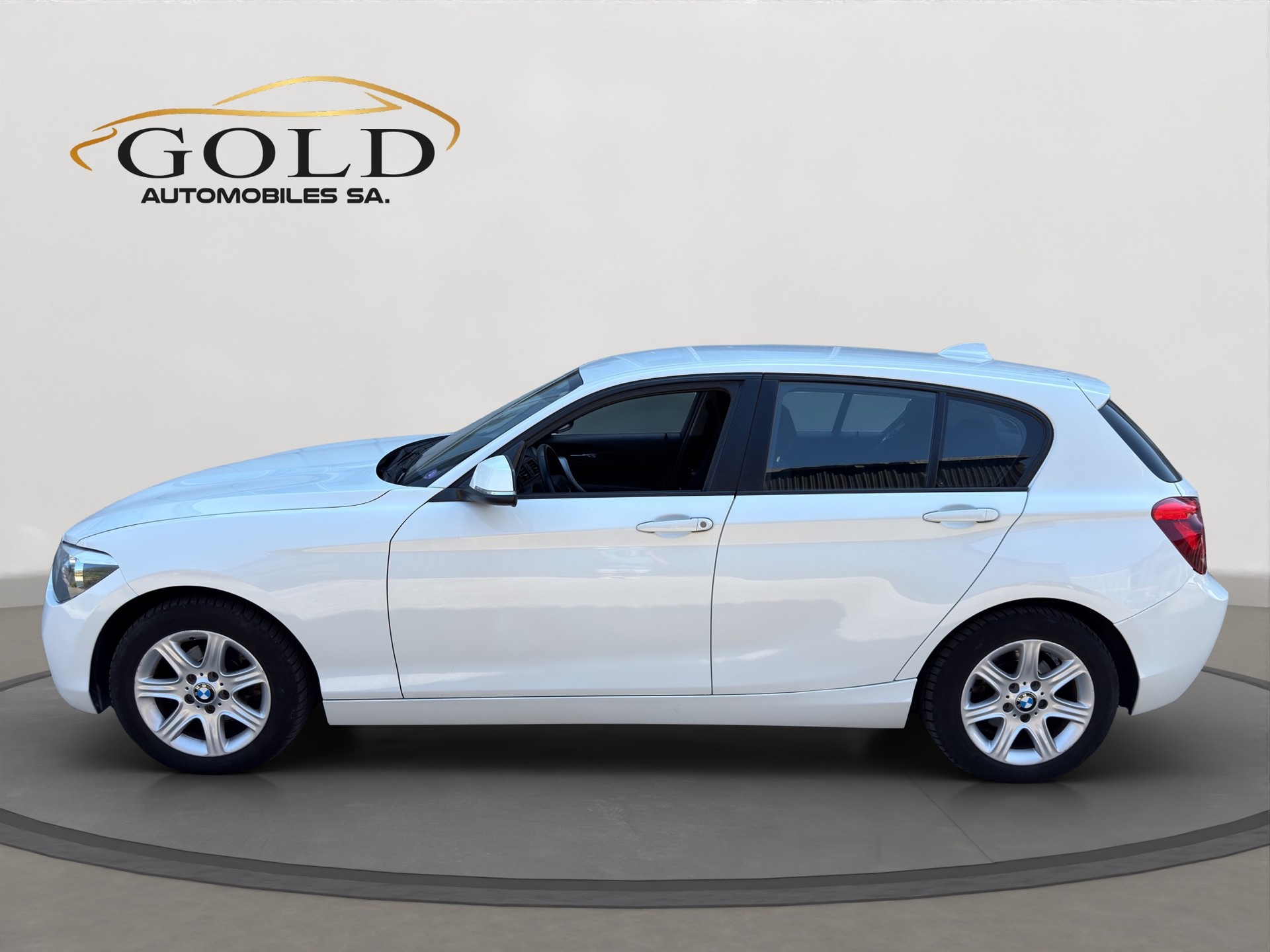 BMW 116i Urban Line Steptronic-image-9