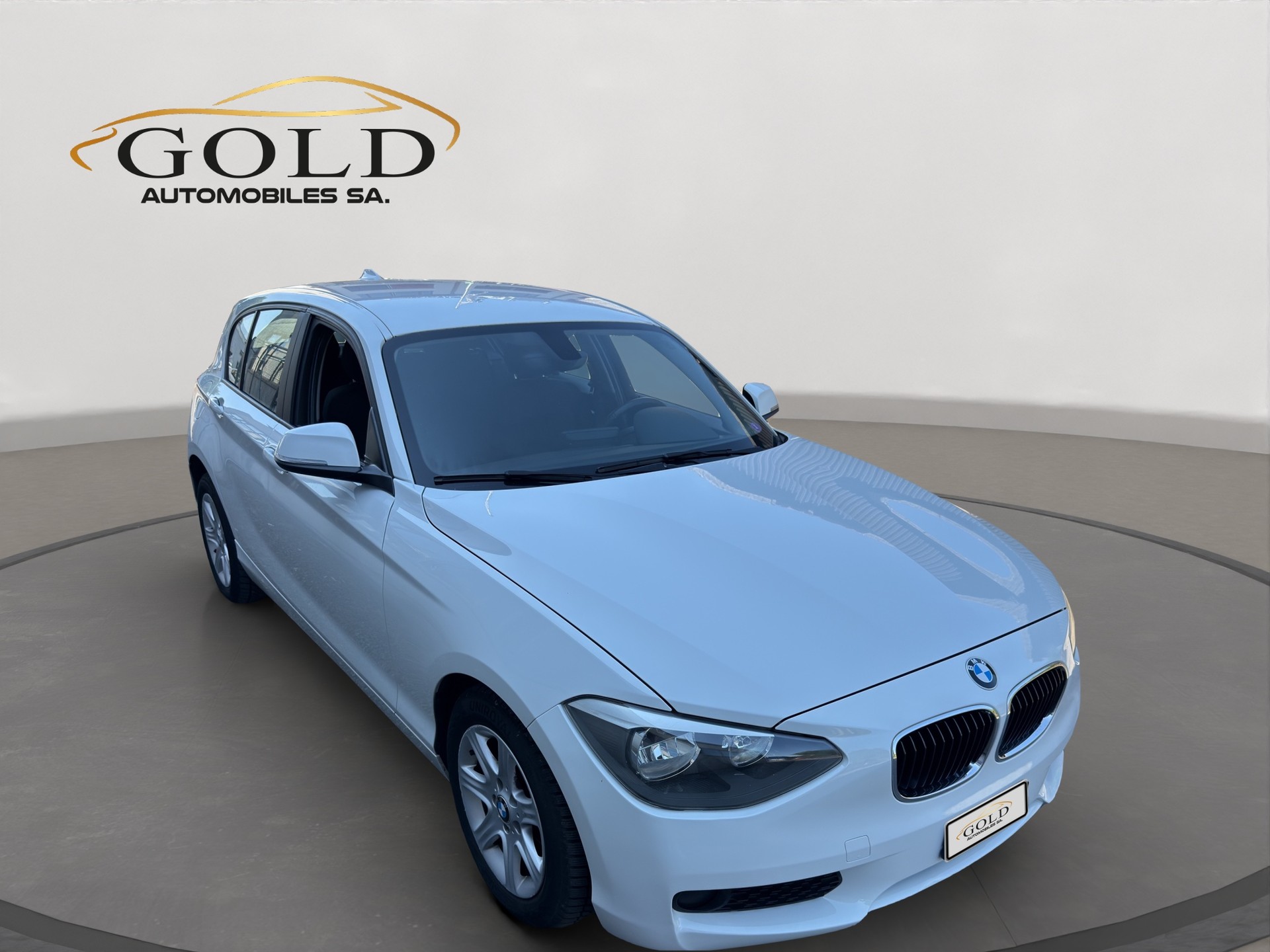 BMW 116i Urban Line Steptronic-image-7