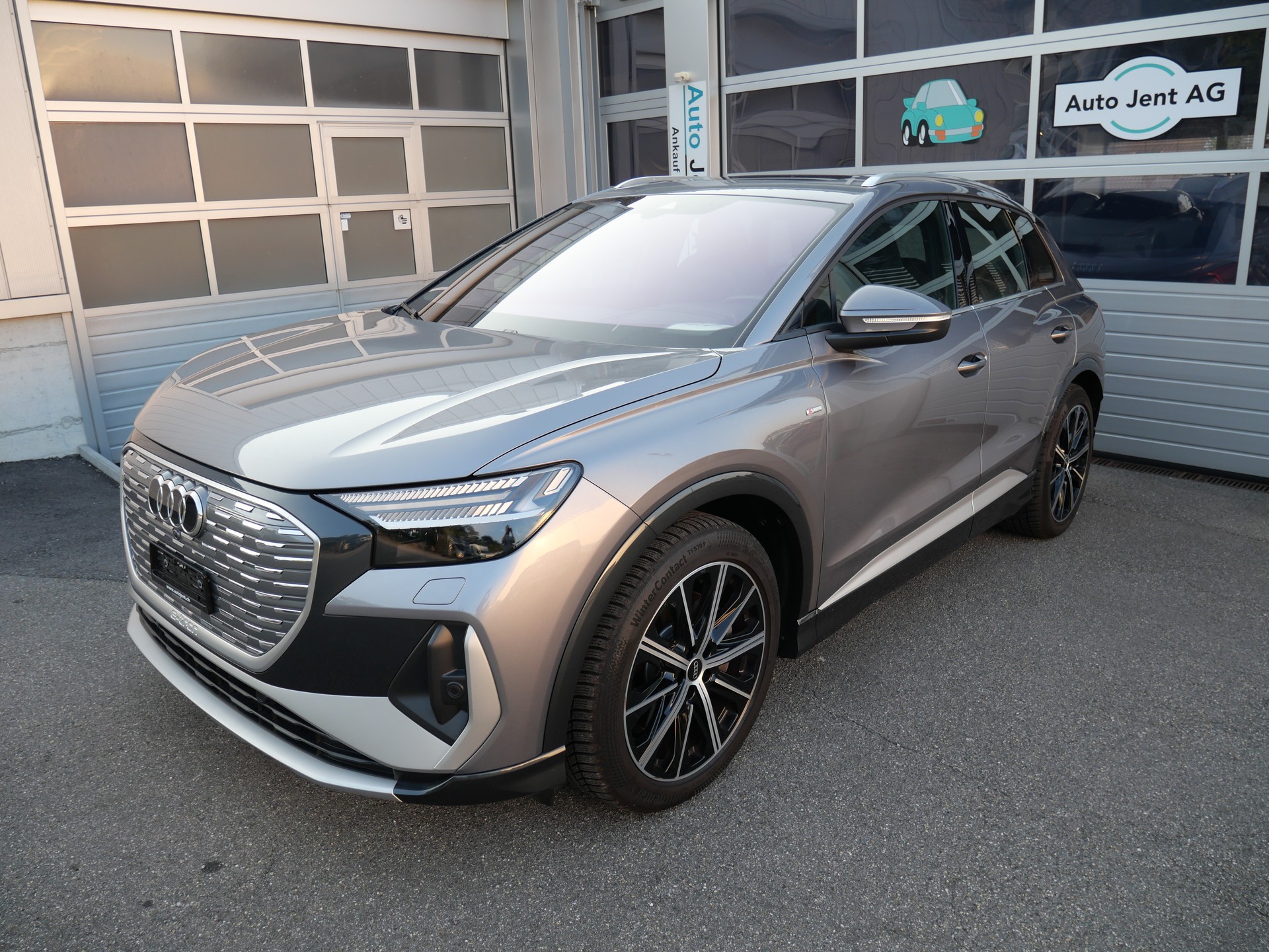 AUDI Q4 e-tron 45 Attraction S-Line quattro *CH-Auto, Panoramadach, 8 Reifen*-image-0