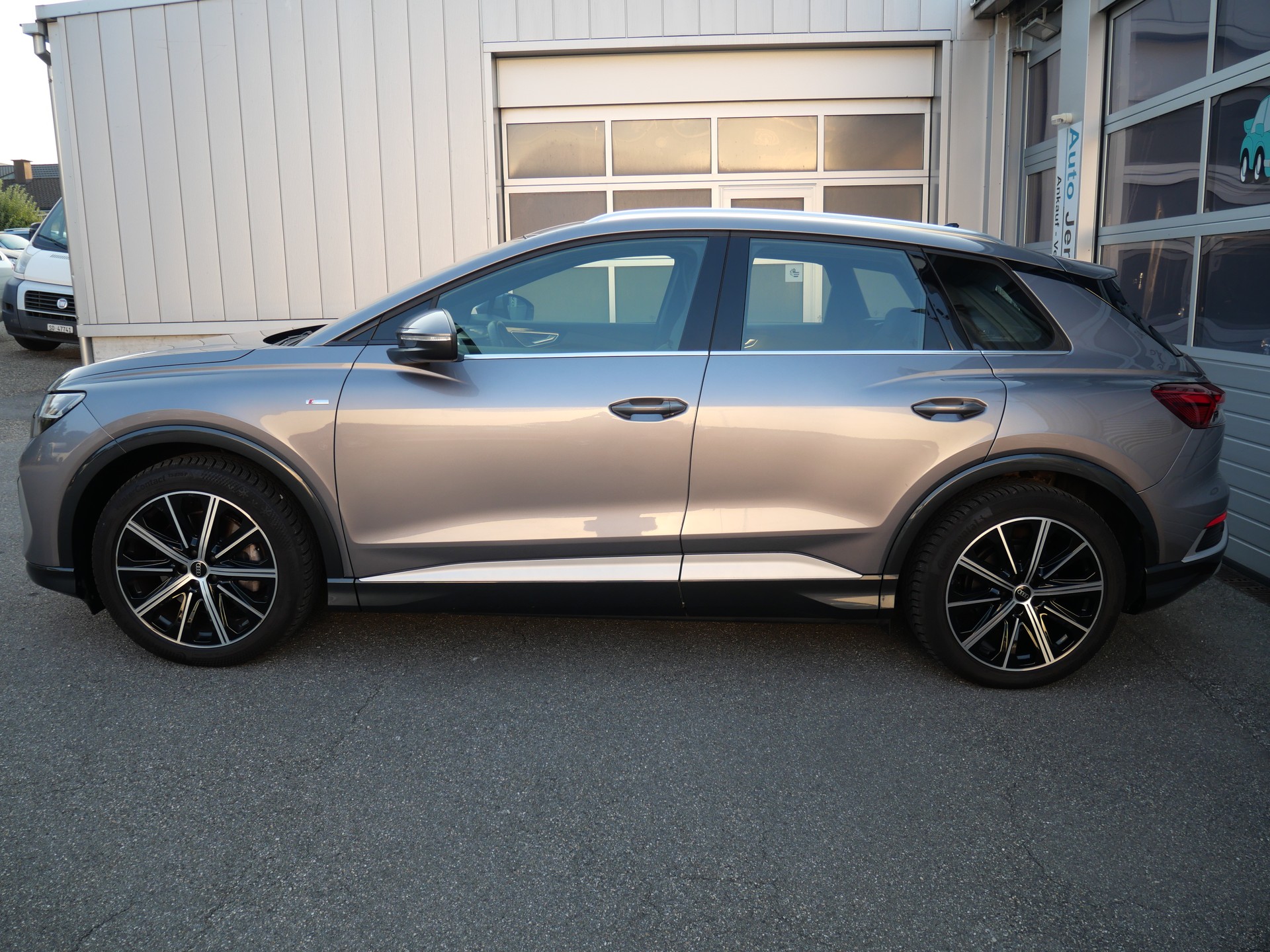 AUDI Q4 e-tron 45 Attraction S-Line quattro *CH-Auto, Panoramadach, 8 Reifen*-image-2