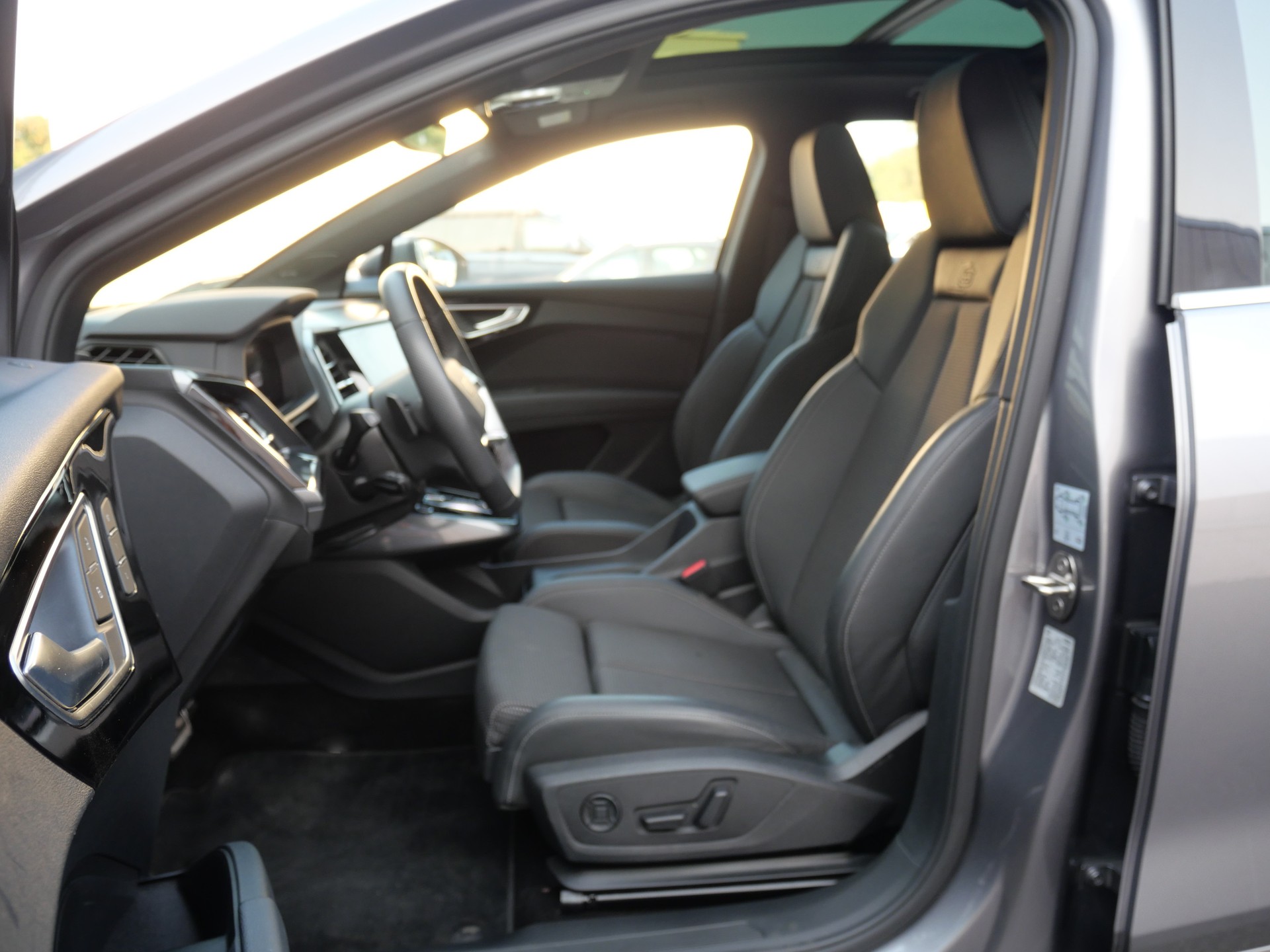 AUDI Q4 e-tron 45 Attraction S-Line quattro *CH-Auto, Panoramadach, 8 Reifen*-image-11
