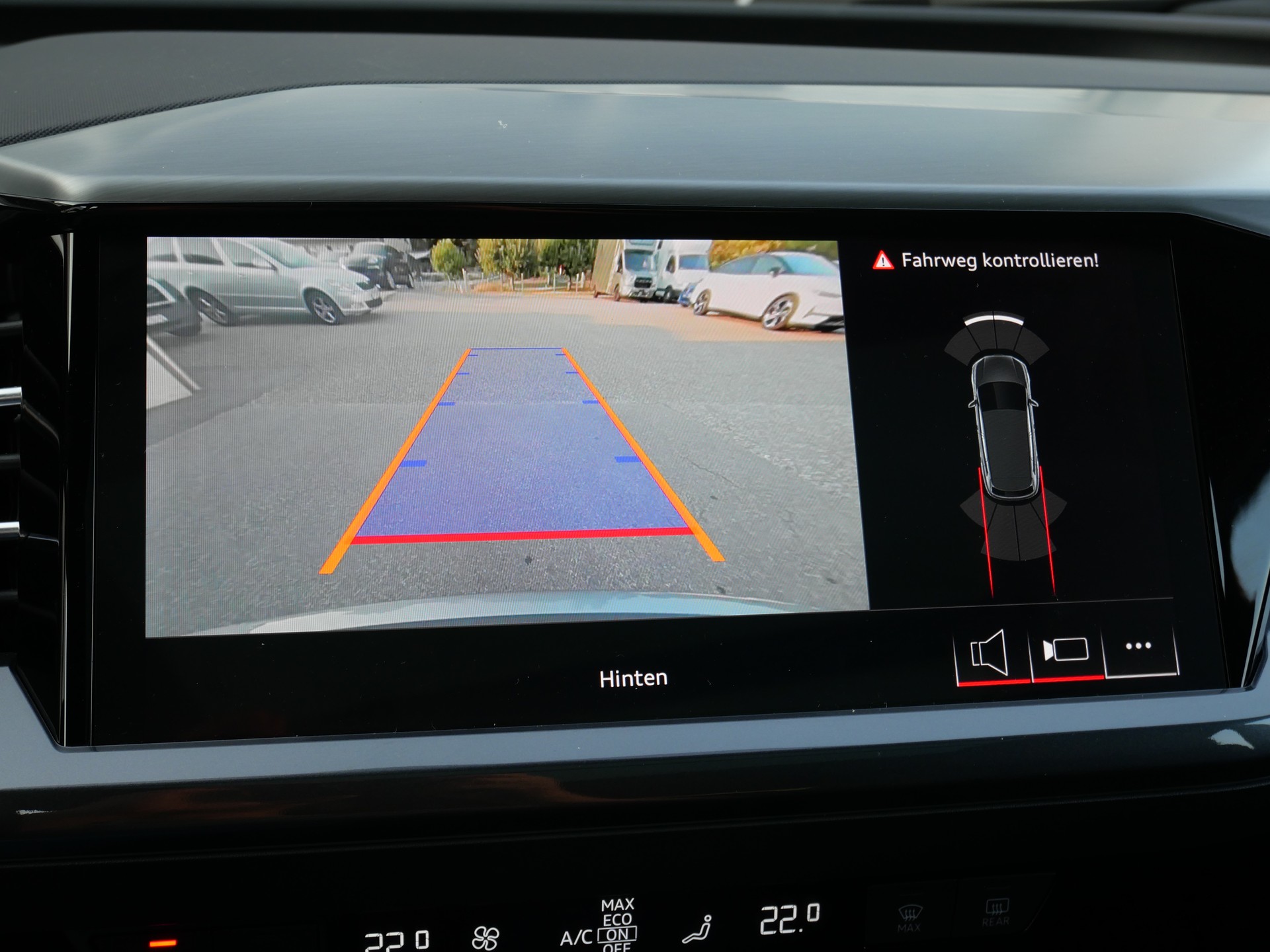 AUDI Q4 e-tron 45 Attraction S-Line quattro *CH-Auto, Panoramadach, 8 Reifen*-image-16