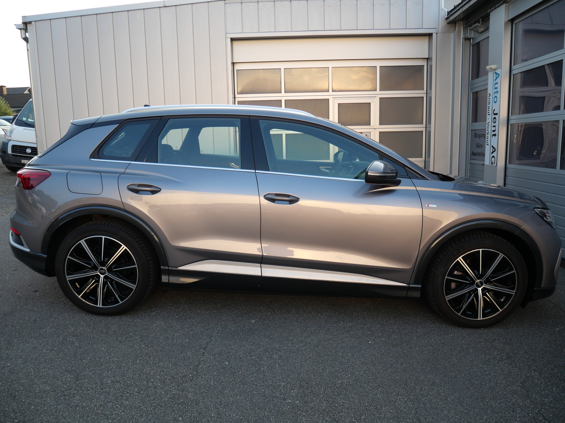 AUDI Q4 e-tron 45 Attraction S-Line quattro *CH-Auto, Panoramadach, 8 Reifen*-image-5