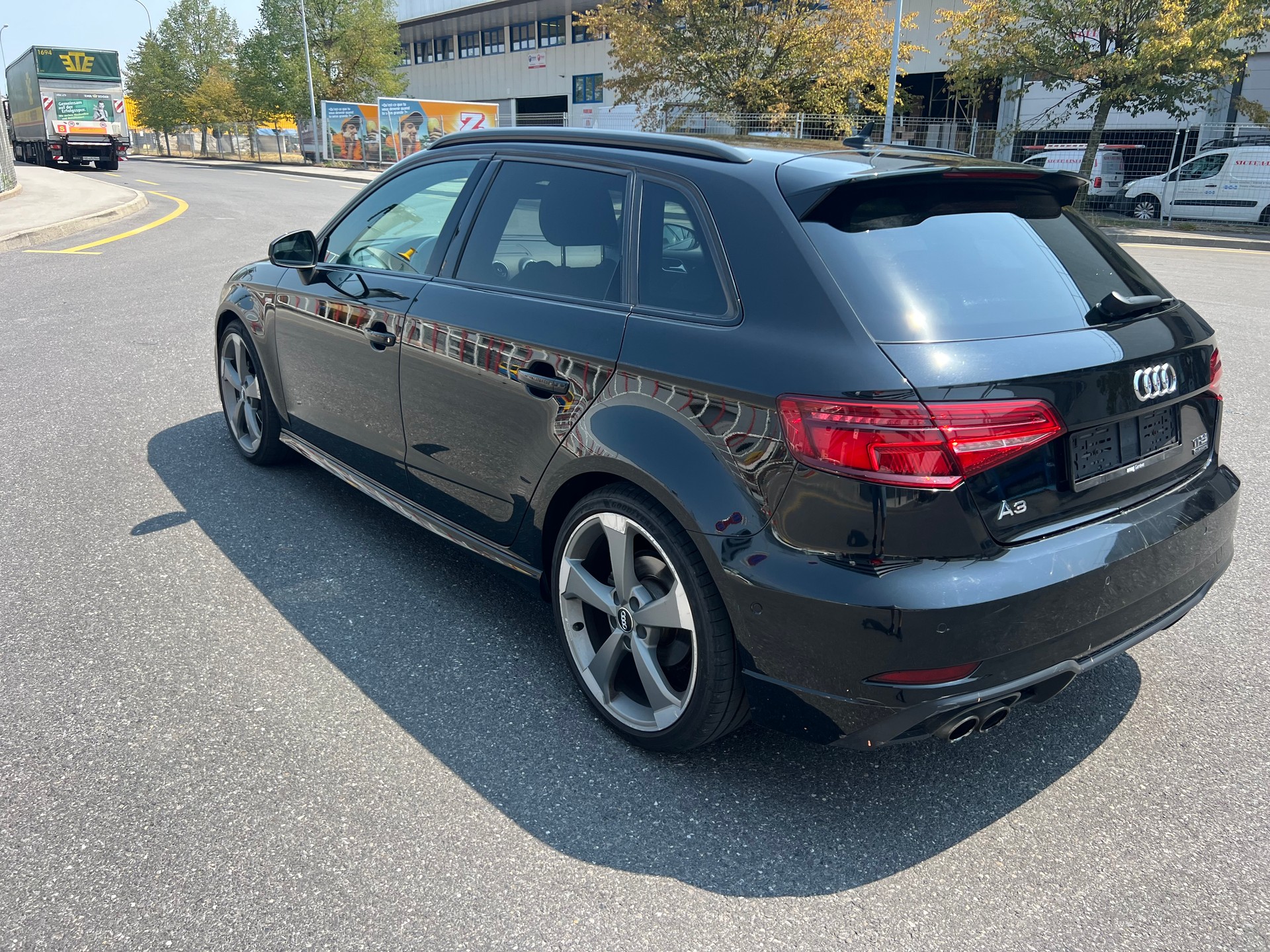 AUDI A3 Sportback 2.0 TFSI Sport quattro S-tronic-image-3