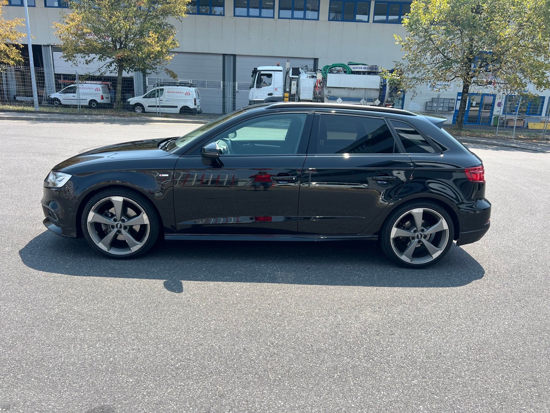 AUDI A3 Sportback 2.0 TFSI Sport quattro S-tronic-image-2