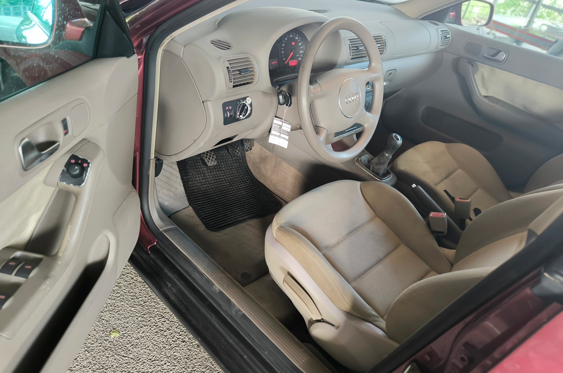 AUDI A3 1.8 Ambiente-image-8