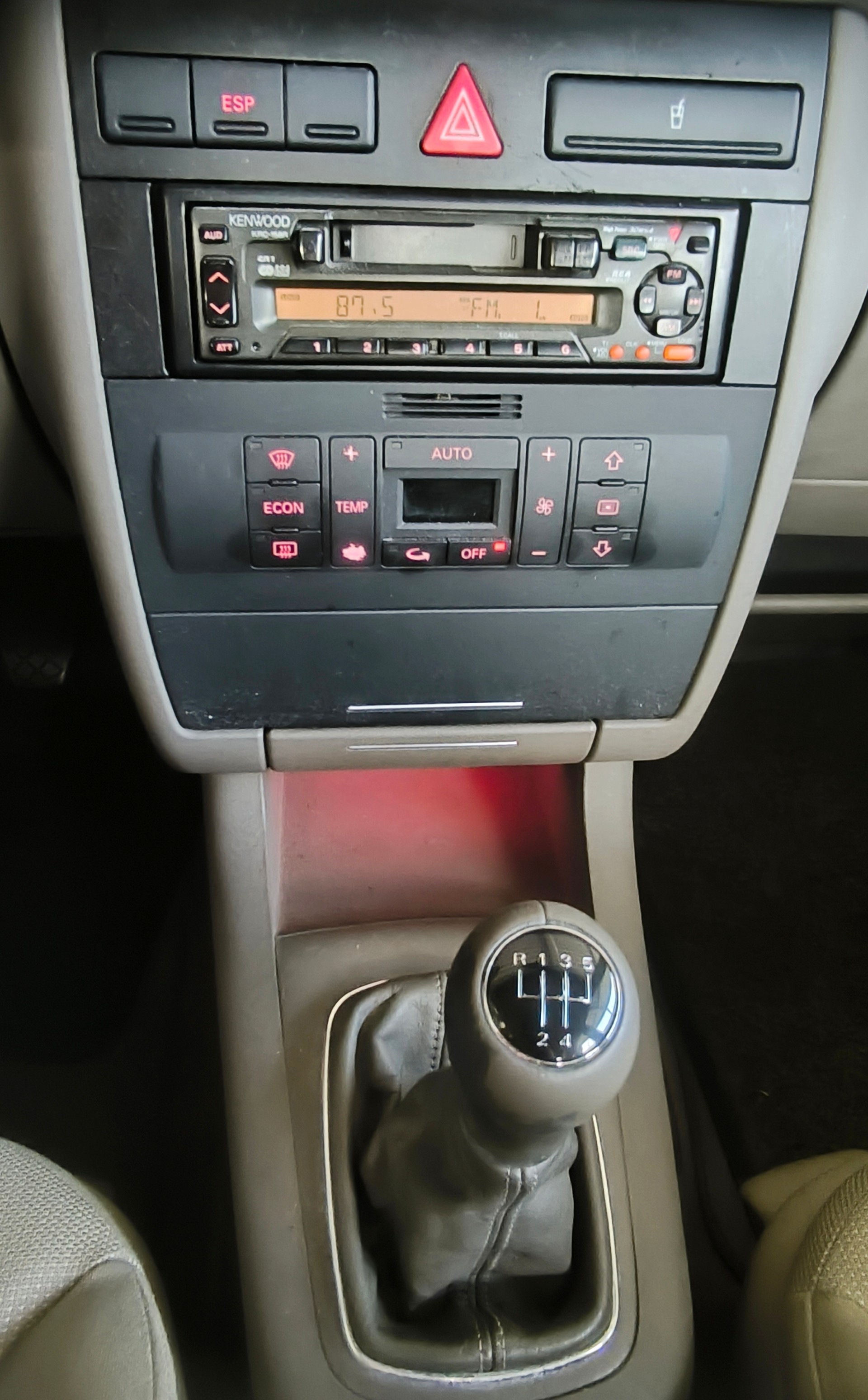 AUDI A3 1.8 Ambiente-image-7
