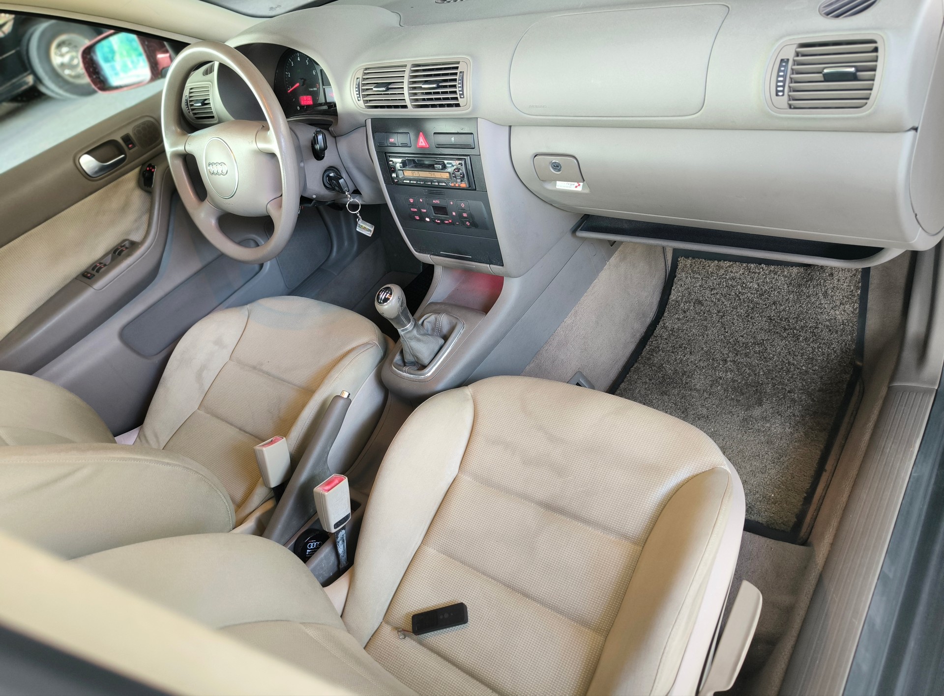 AUDI A3 1.8 Ambiente-image-9