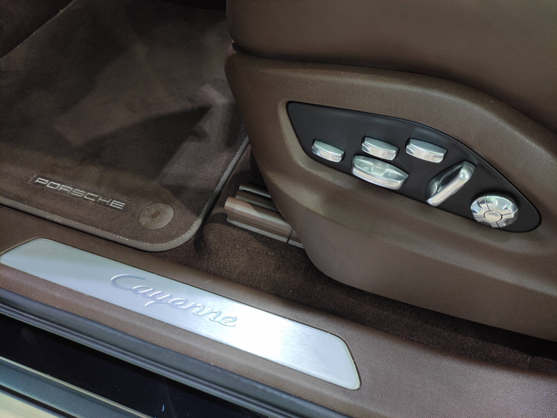 PORSCHE Cayenne 3.0 V6-image-5