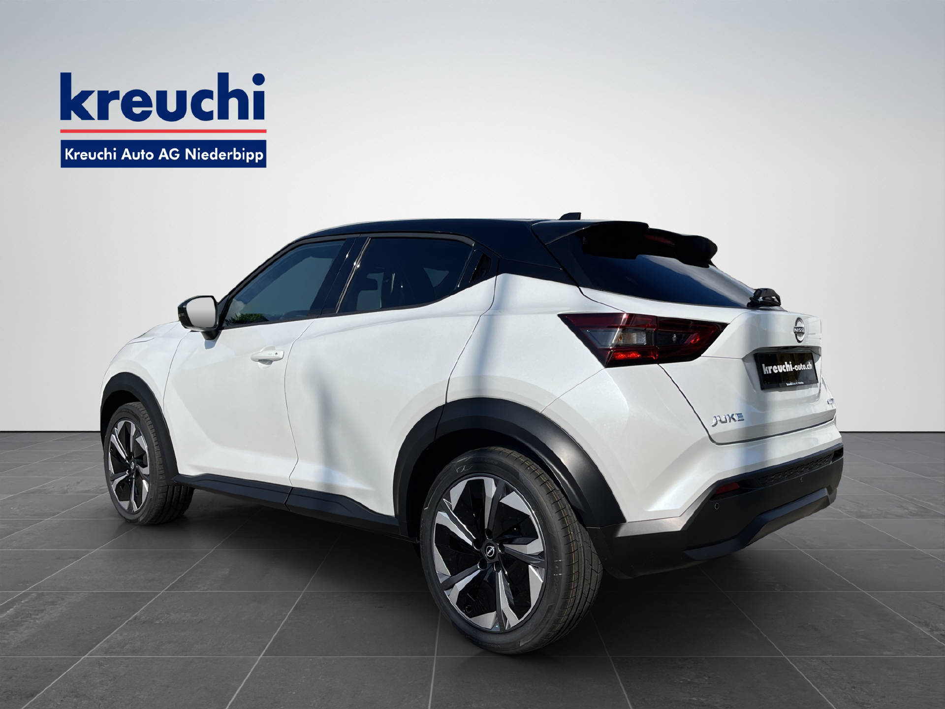 NISSAN Juke 1.6 Hybrid Tekna-showroom-element-3