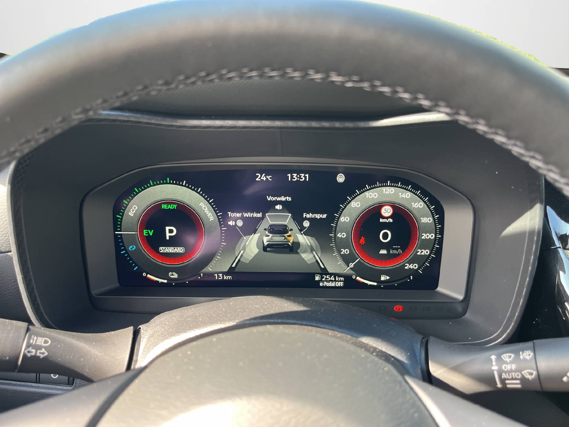 NISSAN Juke 1.6 Hybrid Tekna-image-8