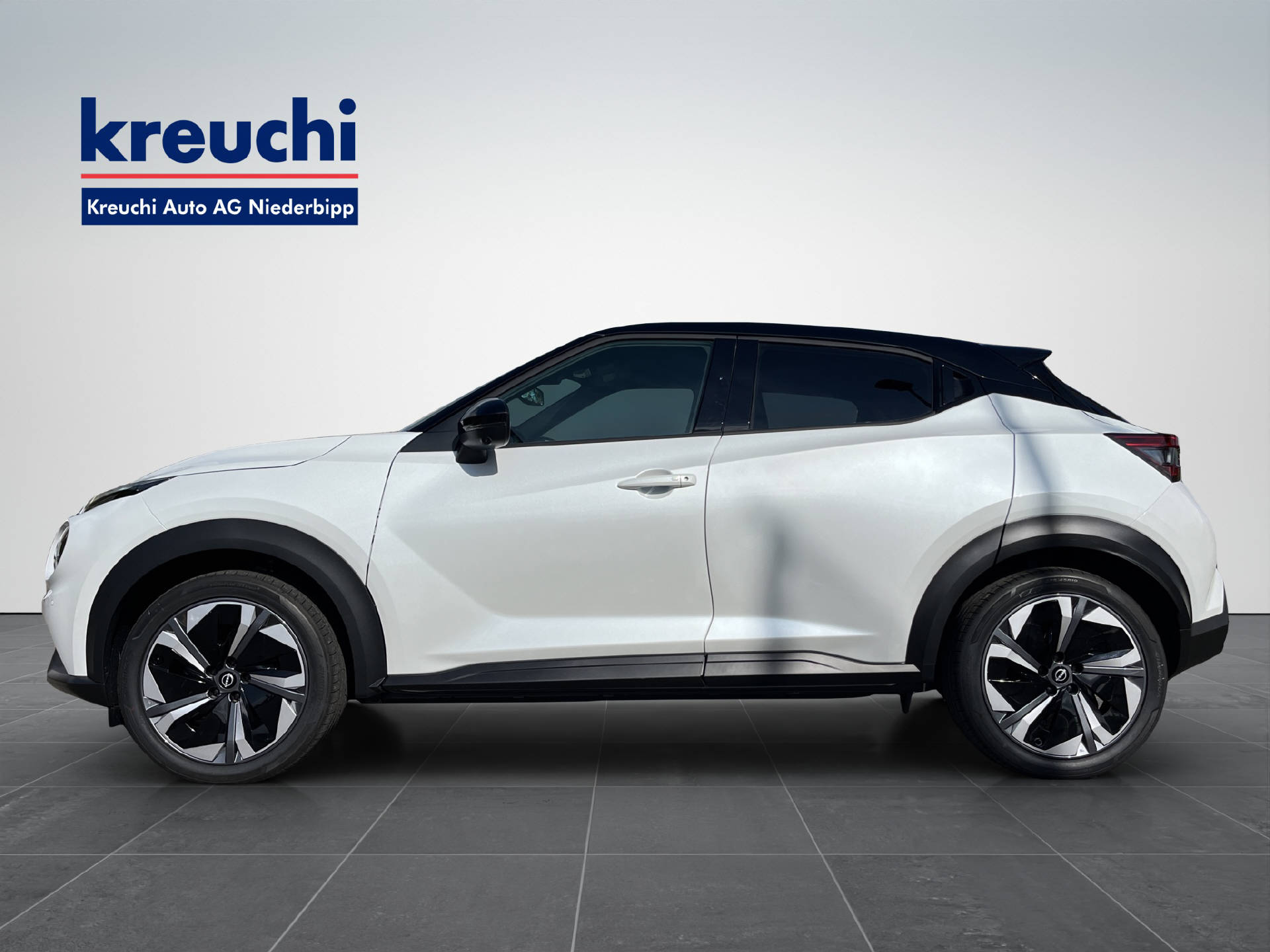 NISSAN Juke 1.6 Hybrid Tekna-showroom-element-2