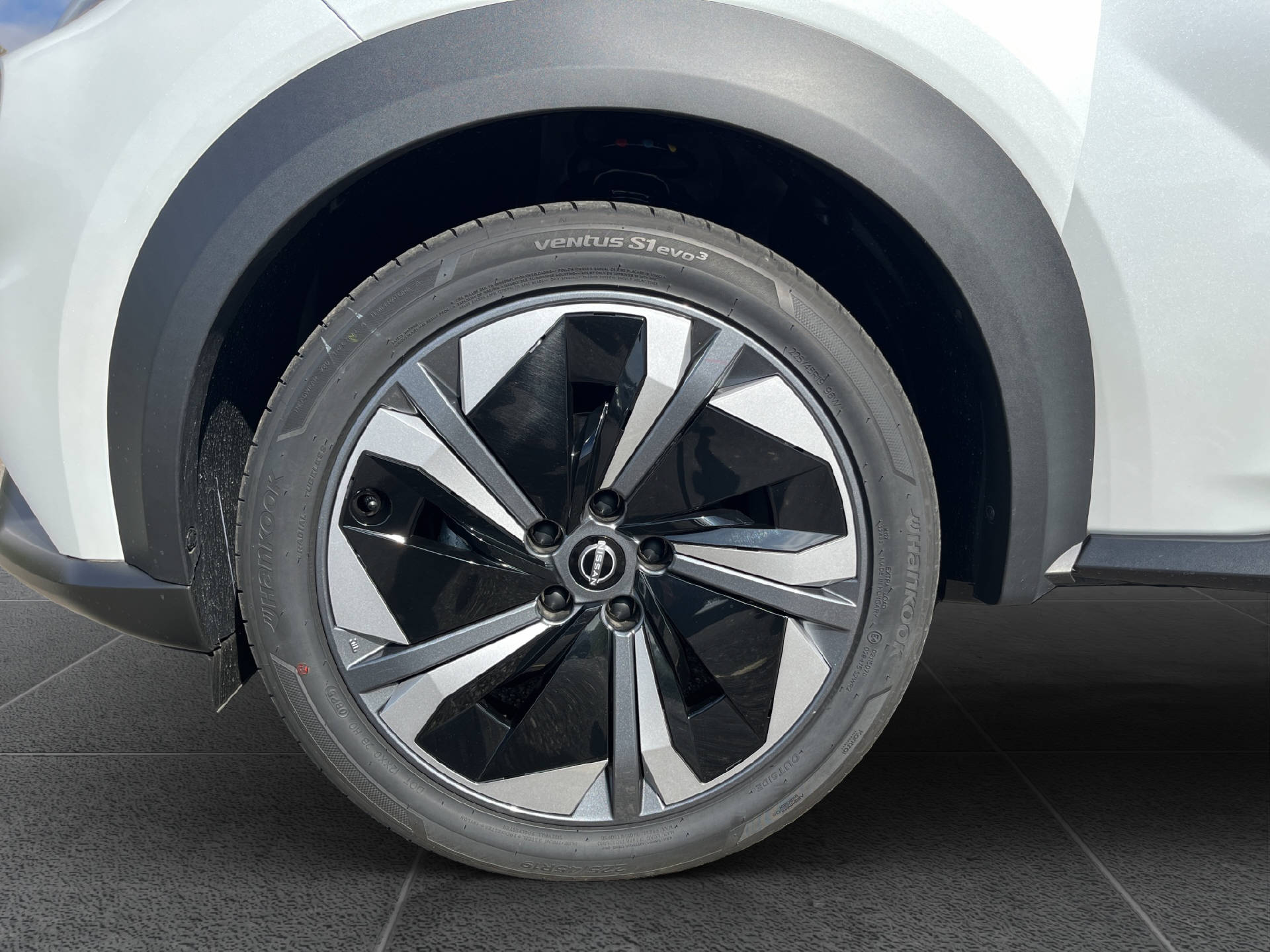 NISSAN Juke 1.6 Hybrid Tekna-image-12