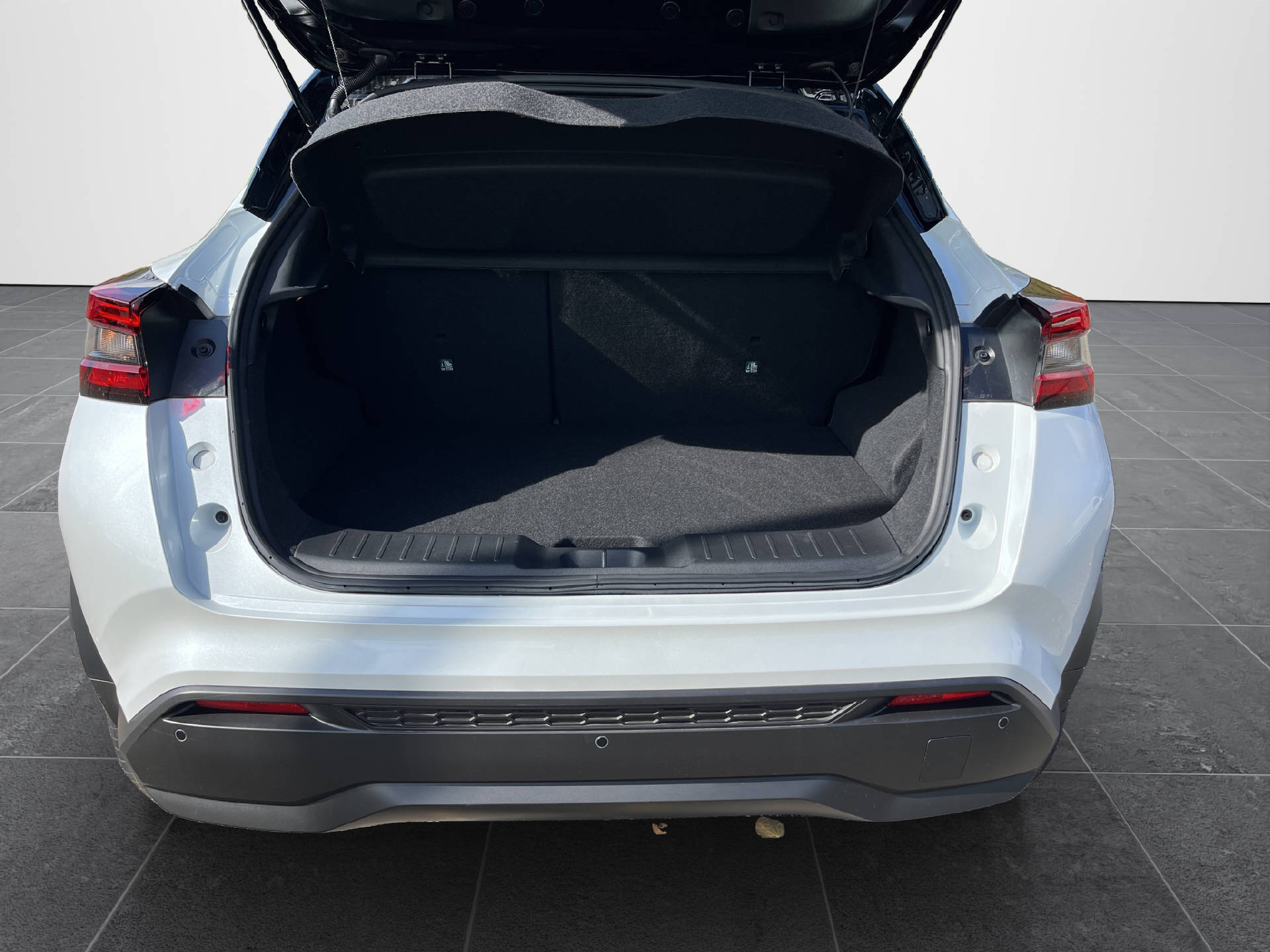 NISSAN Juke 1.6 Hybrid Tekna-image-11