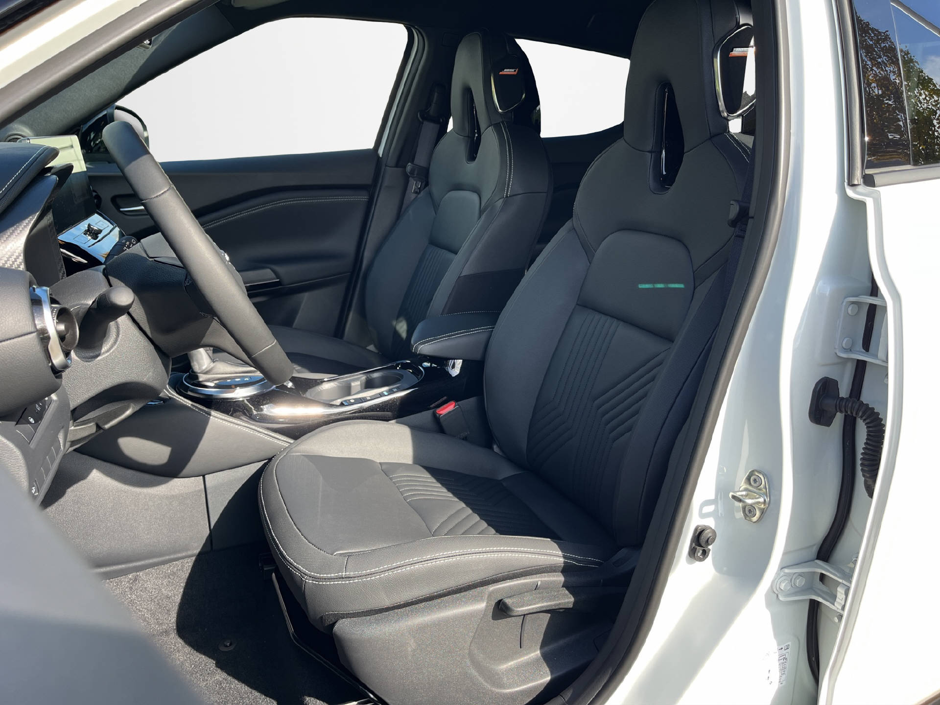 NISSAN Juke 1.6 Hybrid Tekna-image-5