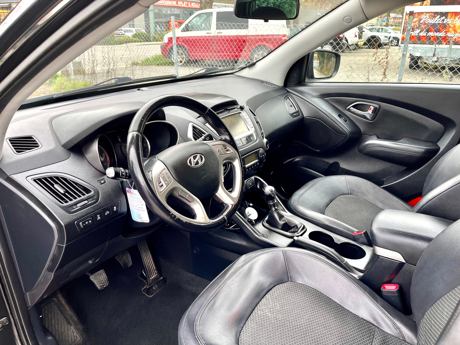 HYUNDAI iX 35 2.0 CRDi Style 4WD-image-16