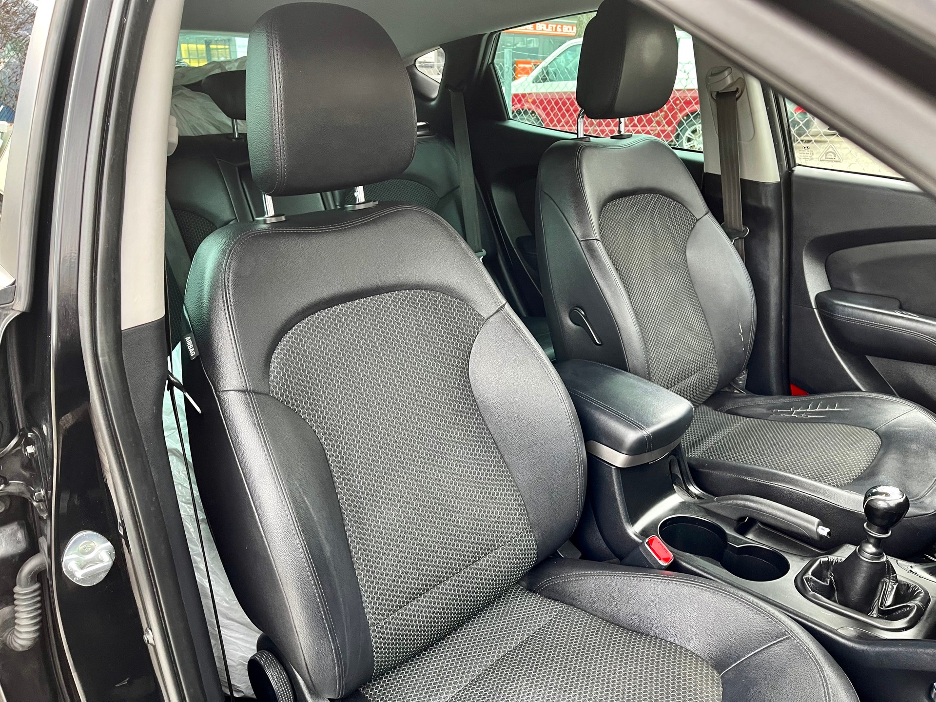 HYUNDAI iX 35 2.0 CRDi Style 4WD-image-18