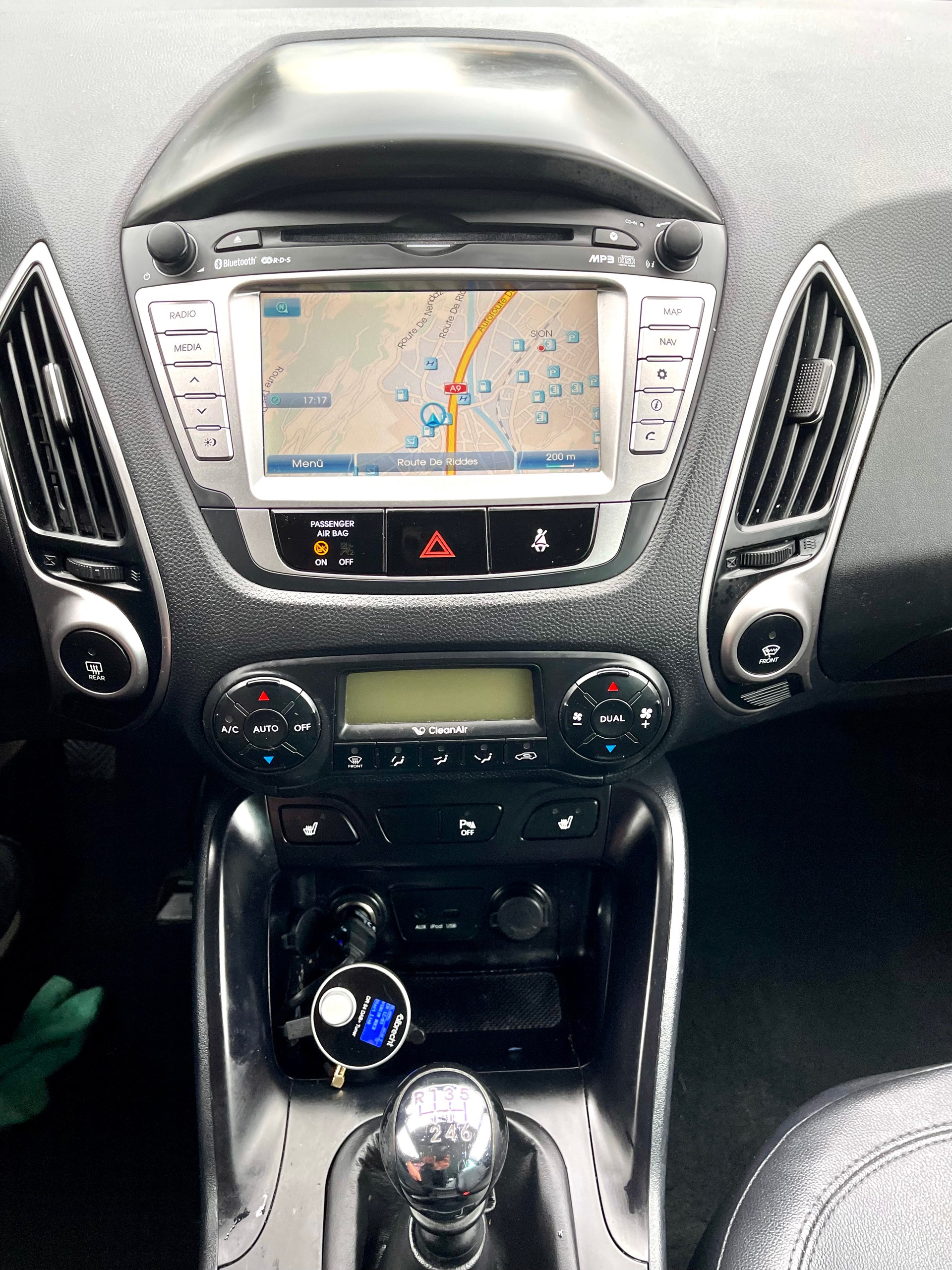 HYUNDAI iX 35 2.0 CRDi Style 4WD-image-3