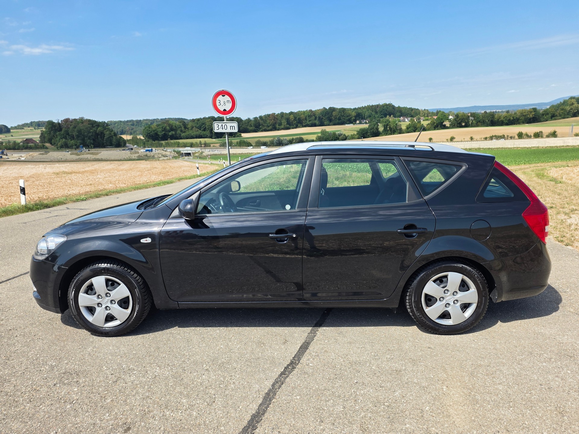 KIA Cee'd Sporty Wagon 1.4 16V Basic-image-7