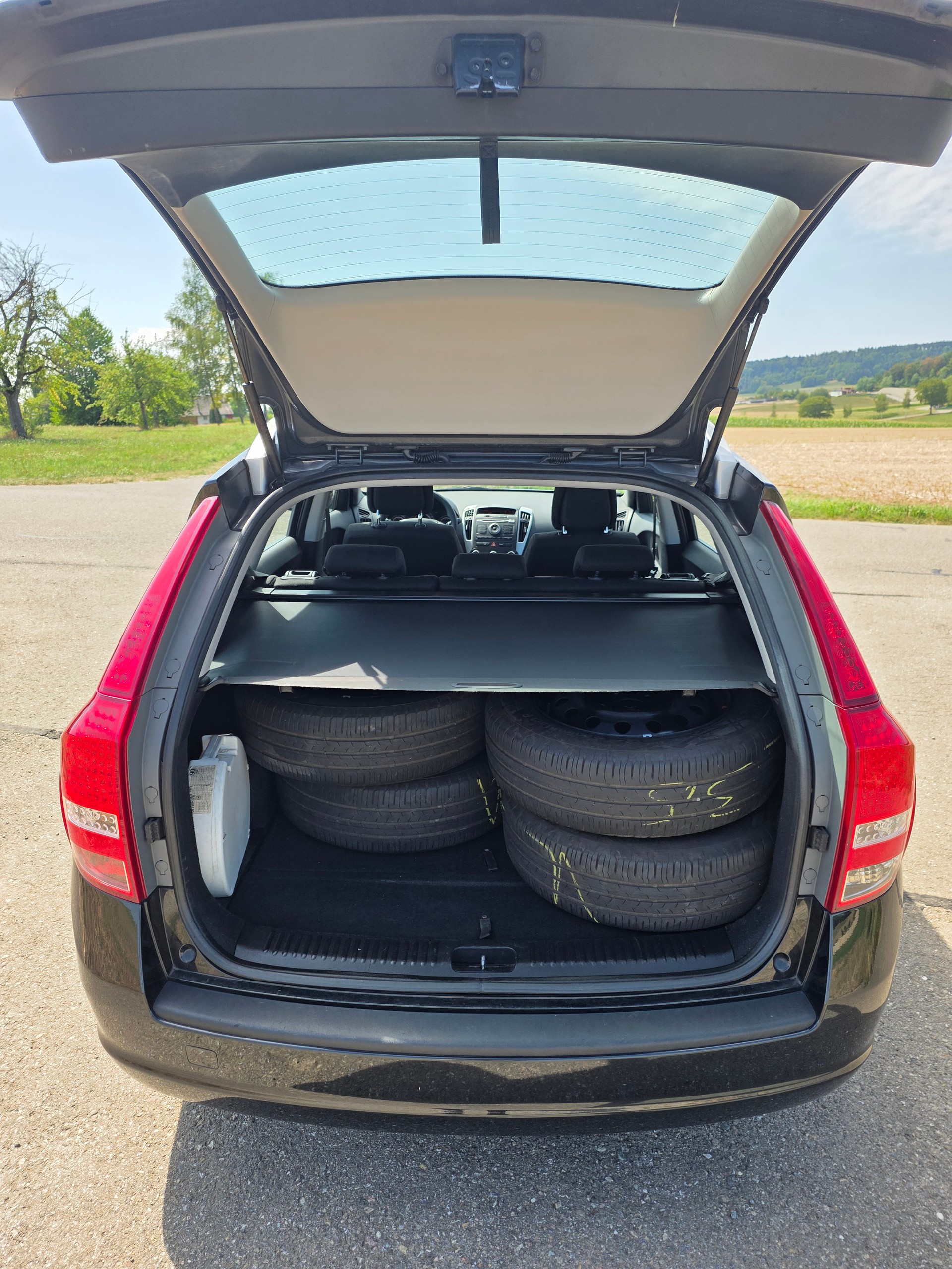 KIA Cee'd Sporty Wagon 1.4 16V Basic-image-5