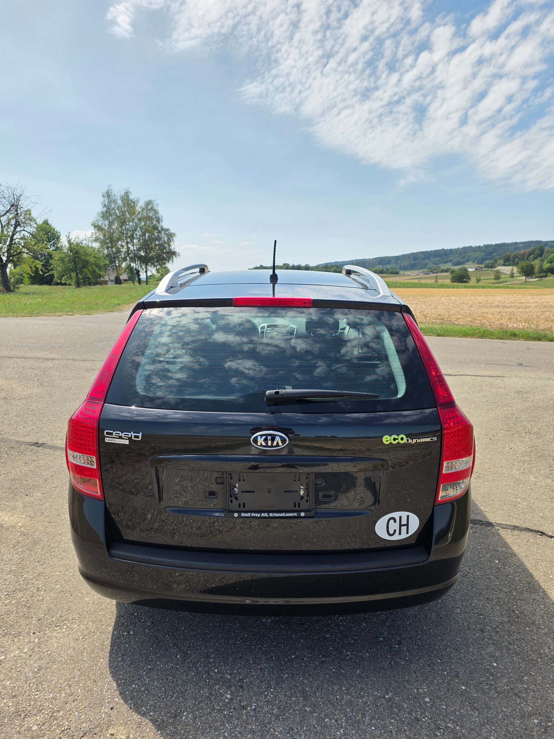 KIA Cee'd Sporty Wagon 1.4 16V Basic-image-4