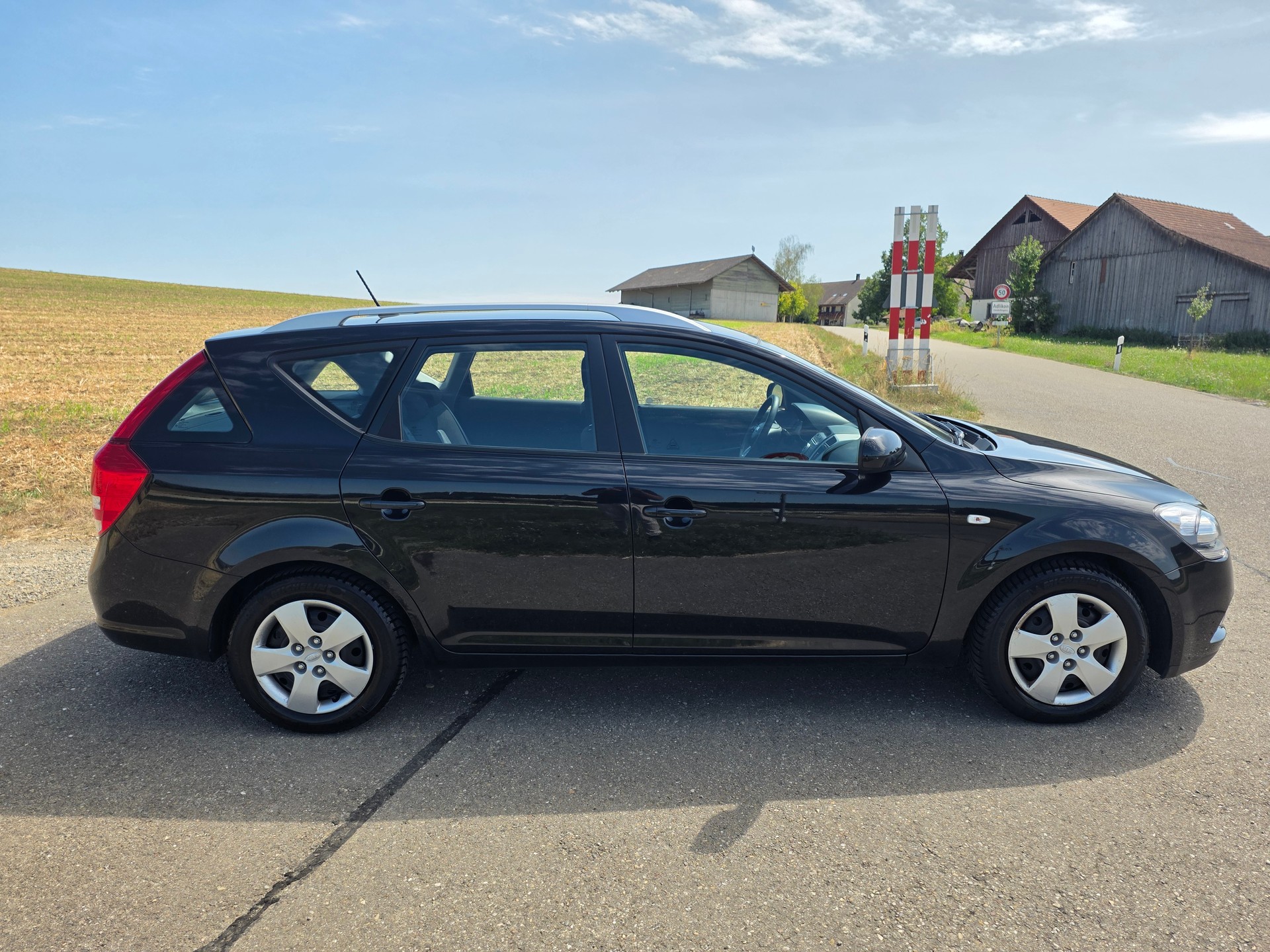 KIA Cee'd Sporty Wagon 1.4 16V Basic-image-2