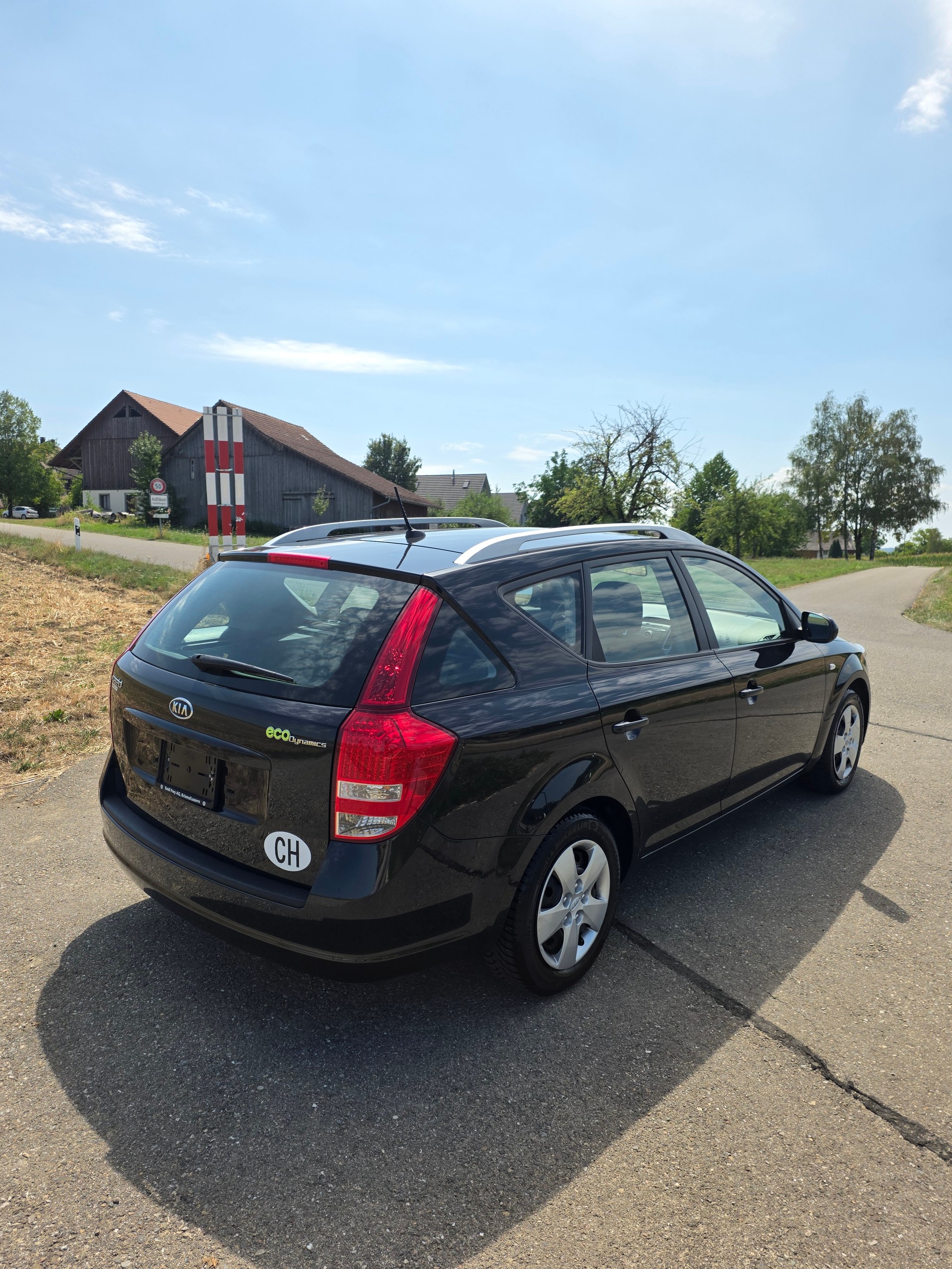 KIA Cee'd Sporty Wagon 1.4 16V Basic-image-3