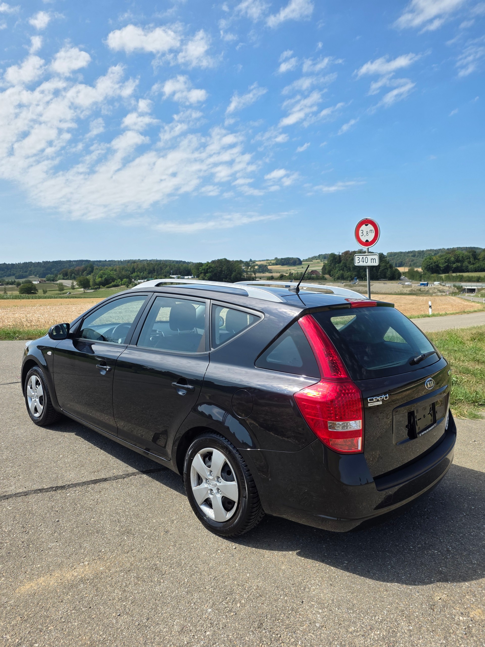 KIA Cee'd Sporty Wagon 1.4 16V Basic-image-6
