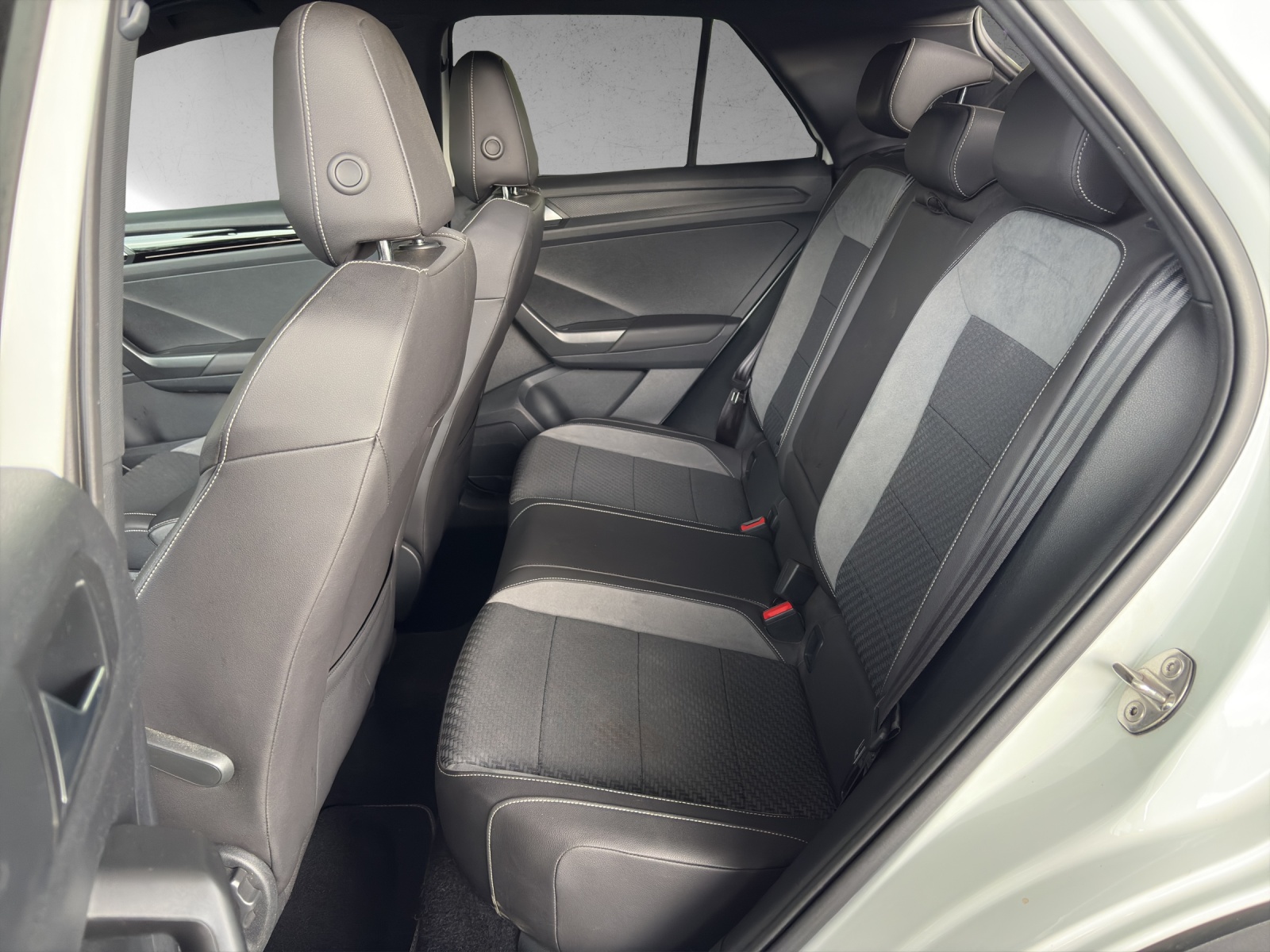 VW T-Roc 2.0 TSI R DSG 4Motion-image-7