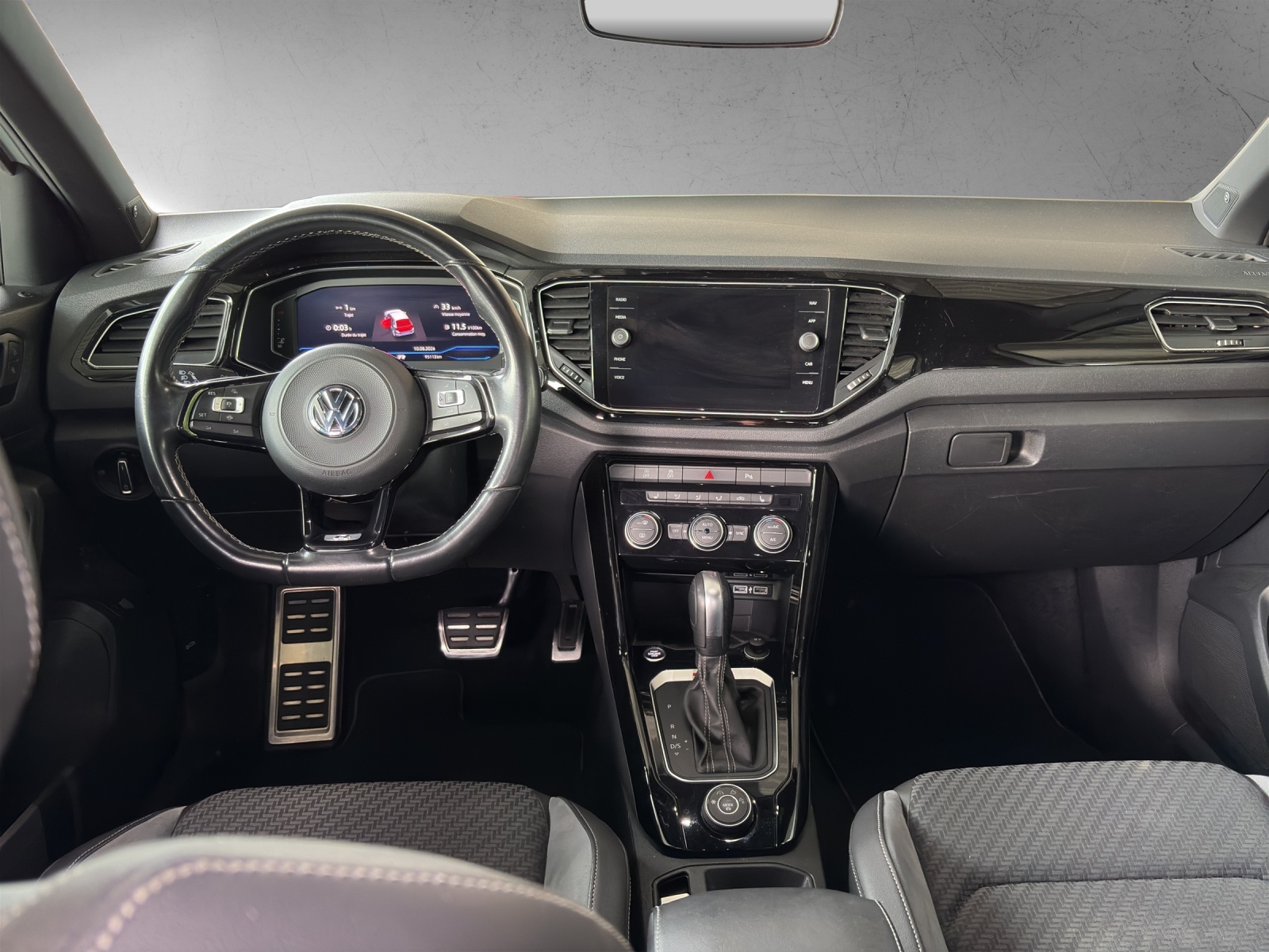VW T-Roc 2.0 TSI R DSG 4Motion-image-5