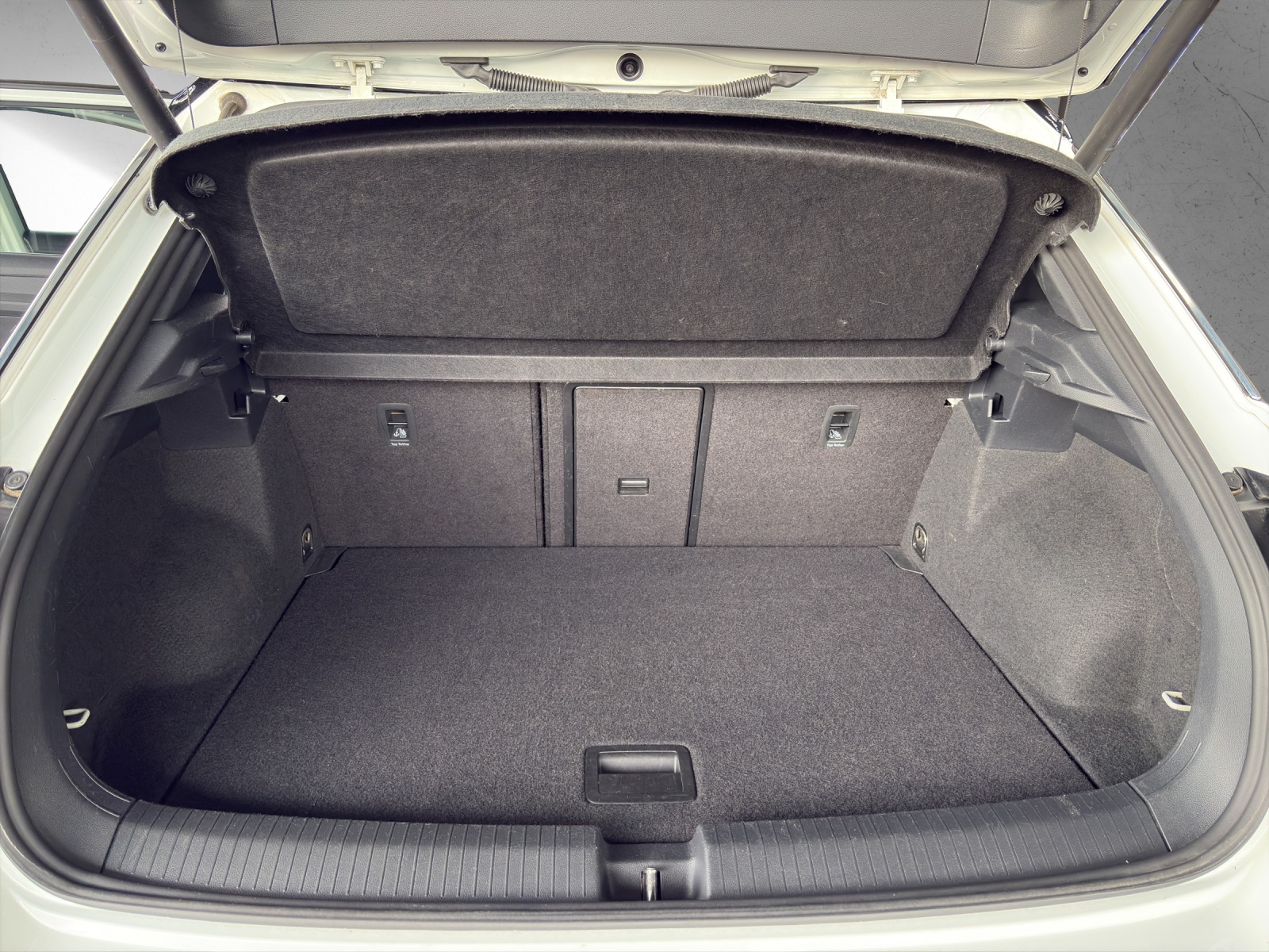 VW T-Roc 2.0 TSI R DSG 4Motion-image-11