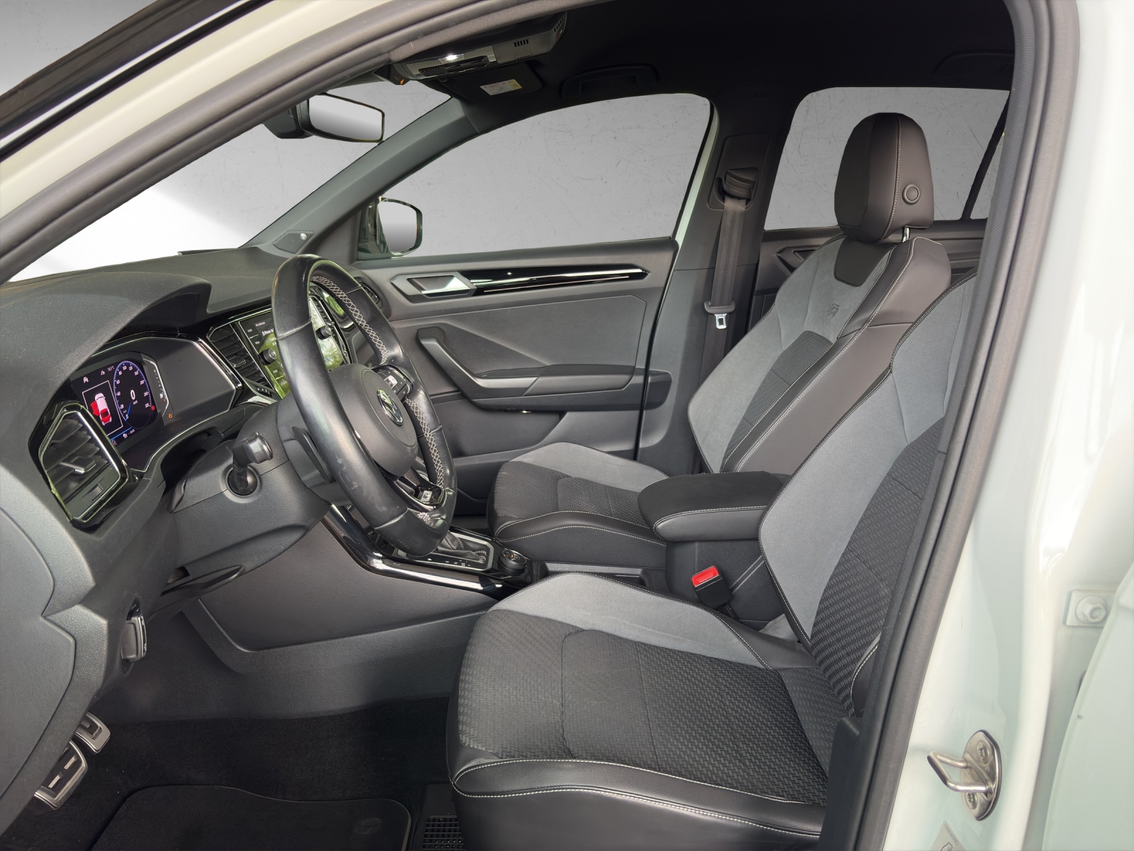 VW T-Roc 2.0 TSI R DSG 4Motion-image-6