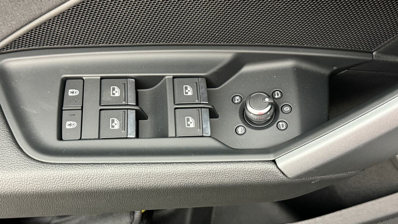 AUDI A3 Sportback TFSI 110 KW S Line-image-8