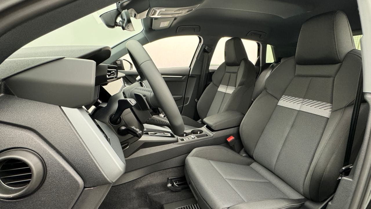 AUDI A3 Sportback TFSI 110 KW S Line-image-4