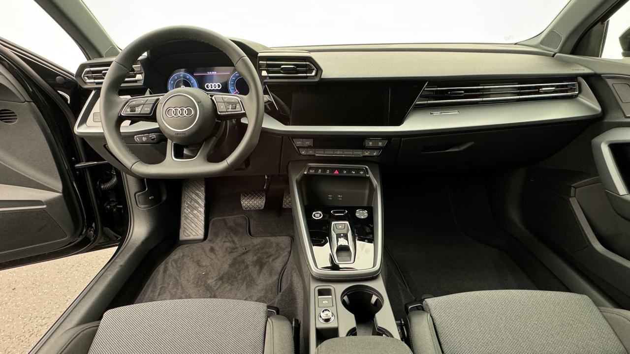 AUDI A3 Sportback TFSI 110 KW S Line-image-5