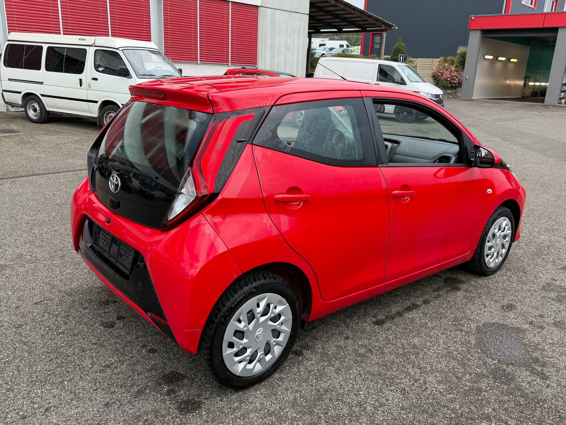 TOYOTA Aygo 1.0 VVT-i x-play-image-1