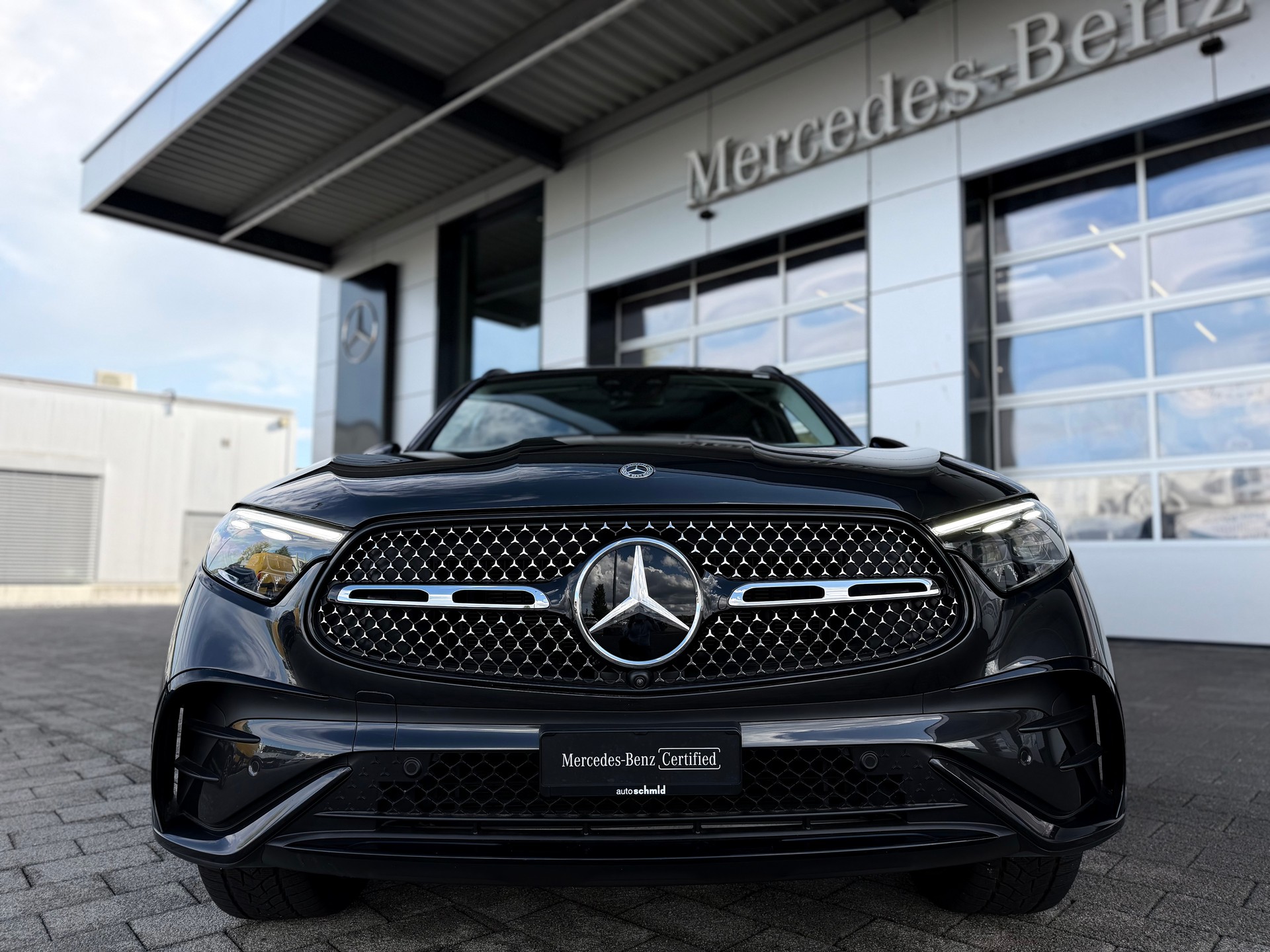 MERCEDES-BENZ GLC 300 e AMG Line 4Matic 9G-Tronic-showroom-element-3