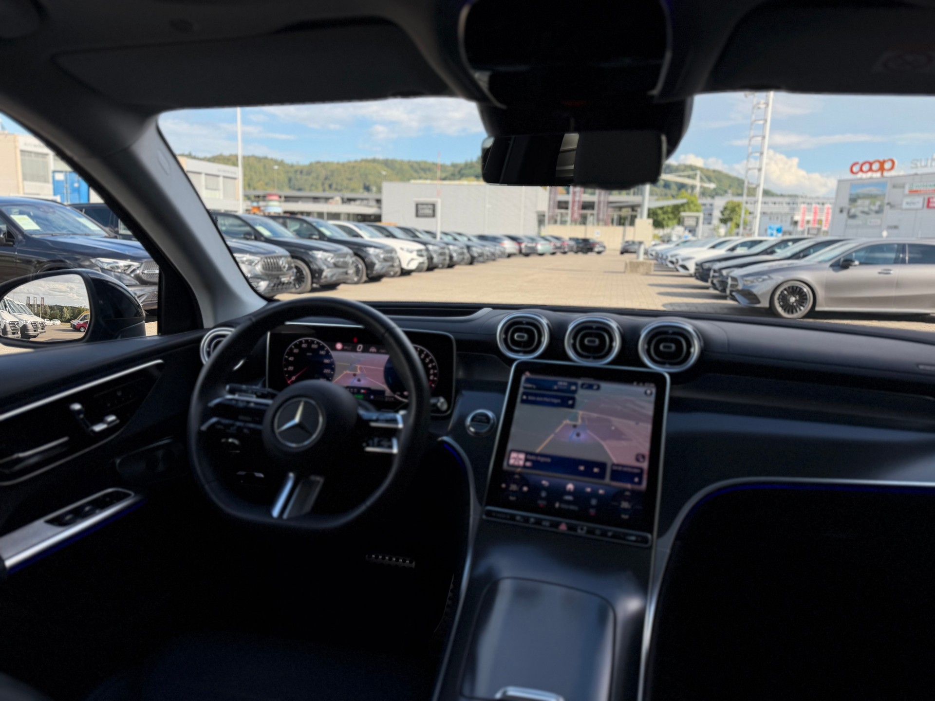 MERCEDES-BENZ GLC 300 e AMG Line 4Matic 9G-Tronic-image-6